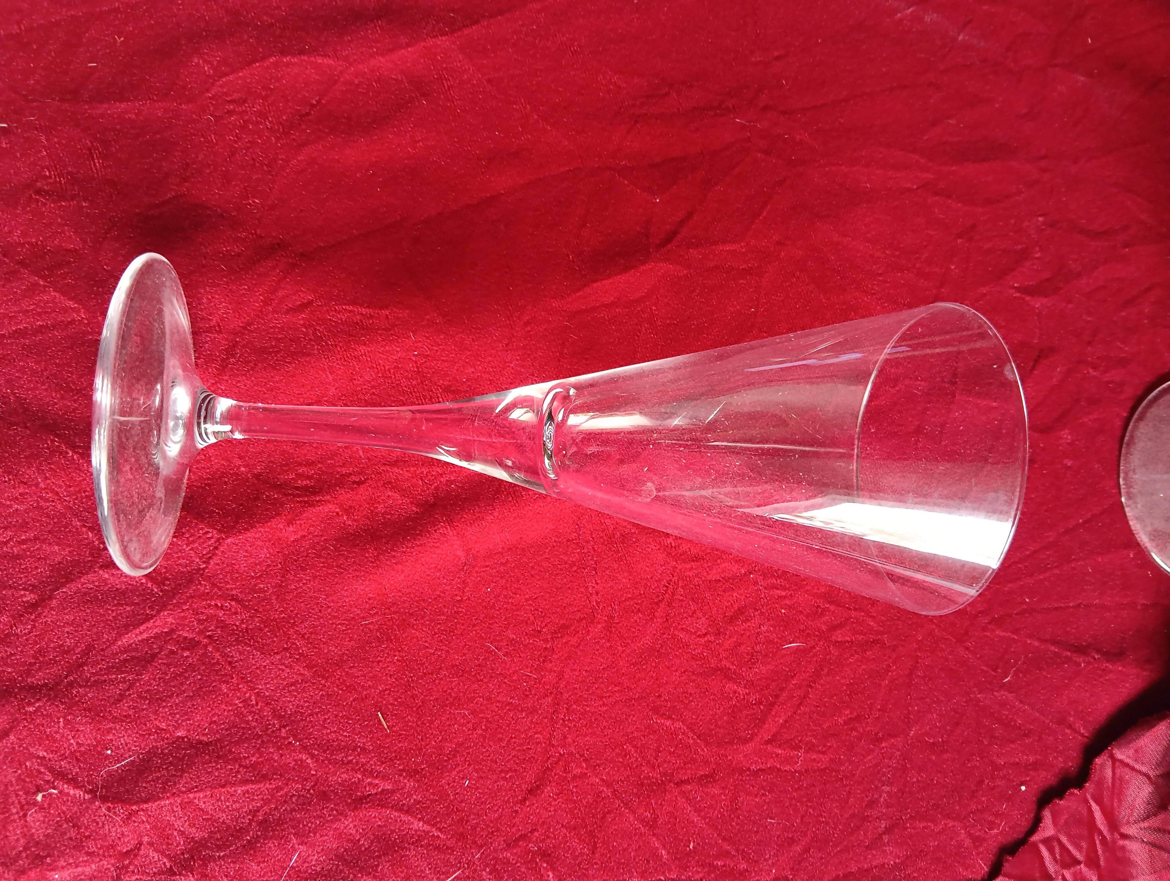 Set of 6 "flute" glasses in blown glass