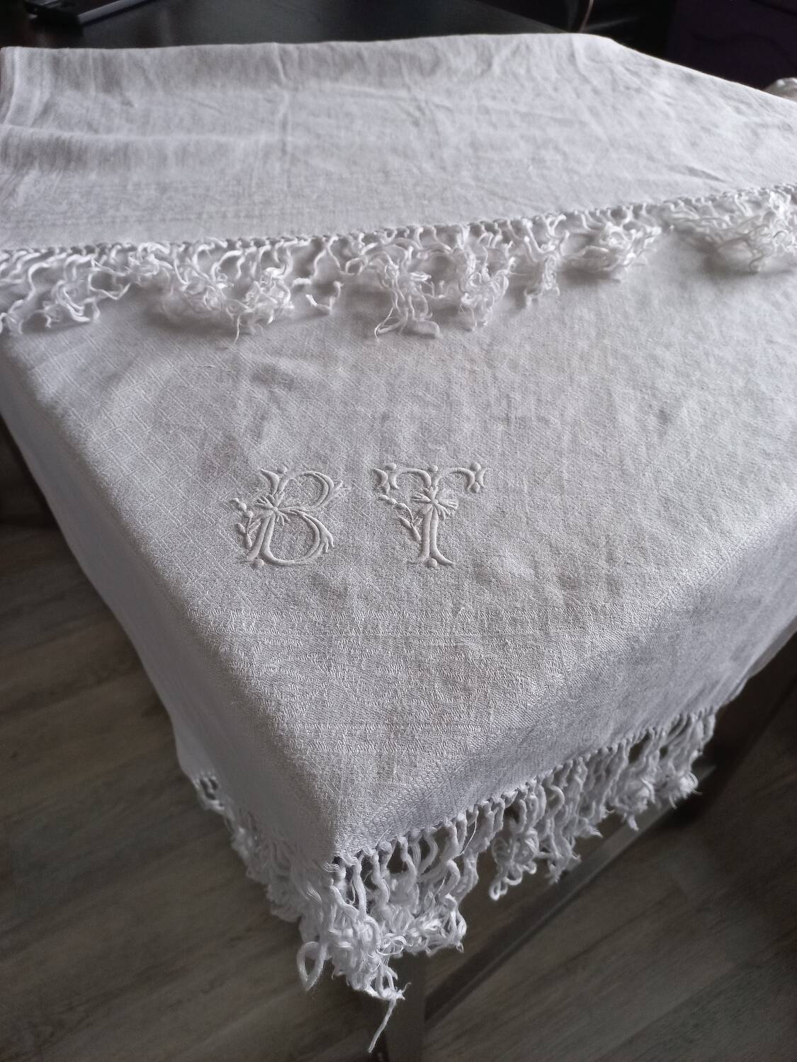 2 old embroidered guest towels