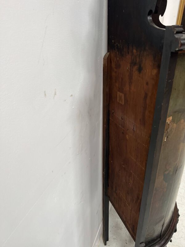 Meuble d'angle en demi lune a décor d'une scène biblique XIX siècle