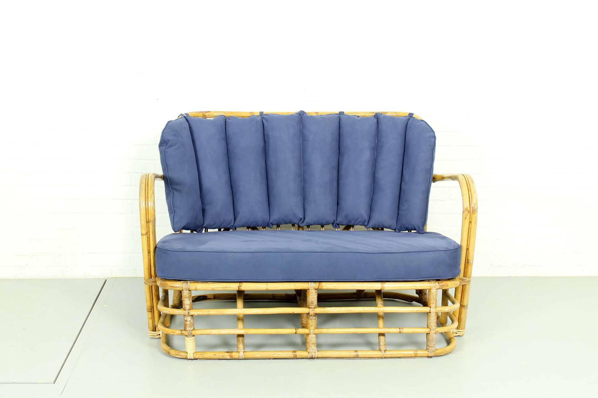 Ensemble rare de salon de rotin de milieu du siècle