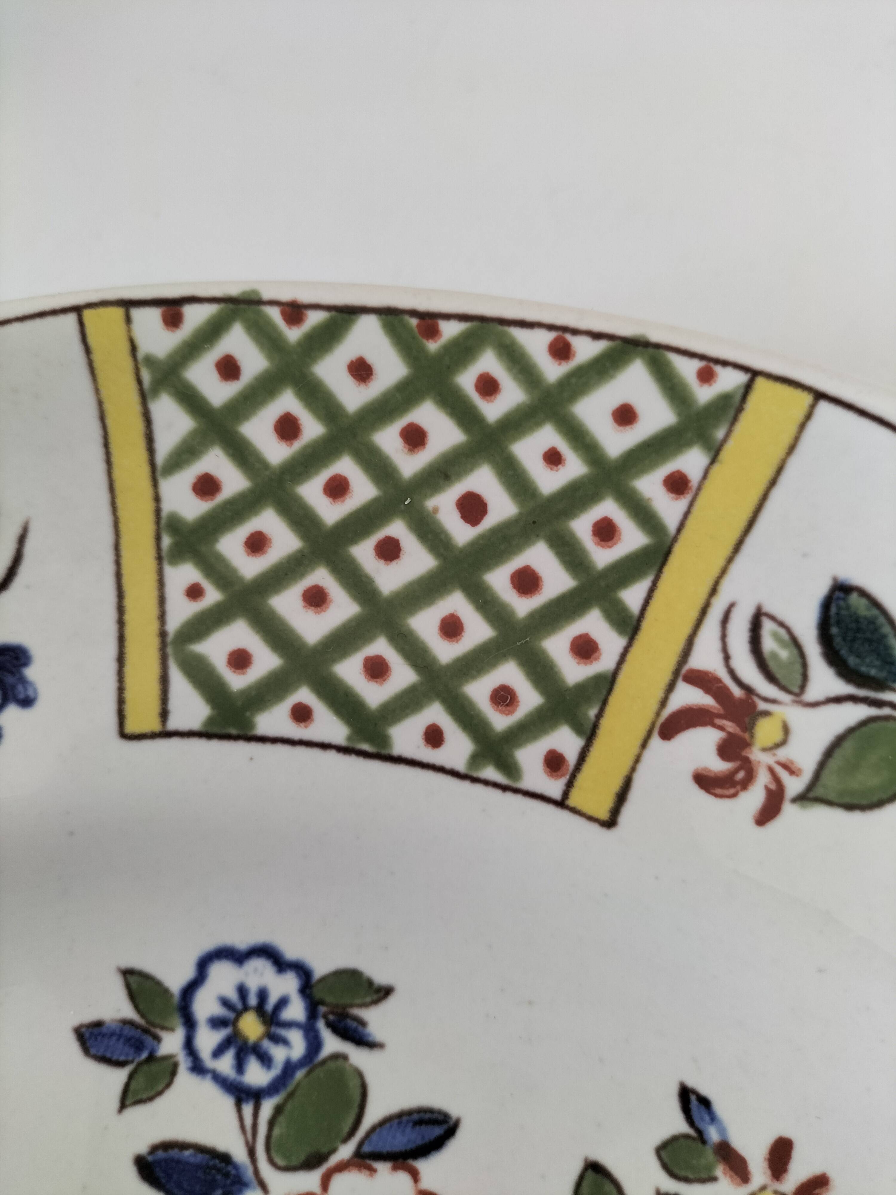 Saint-Clément plate with polychrome floral decoration