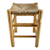 Tabouret en bois clair et assise paillée
