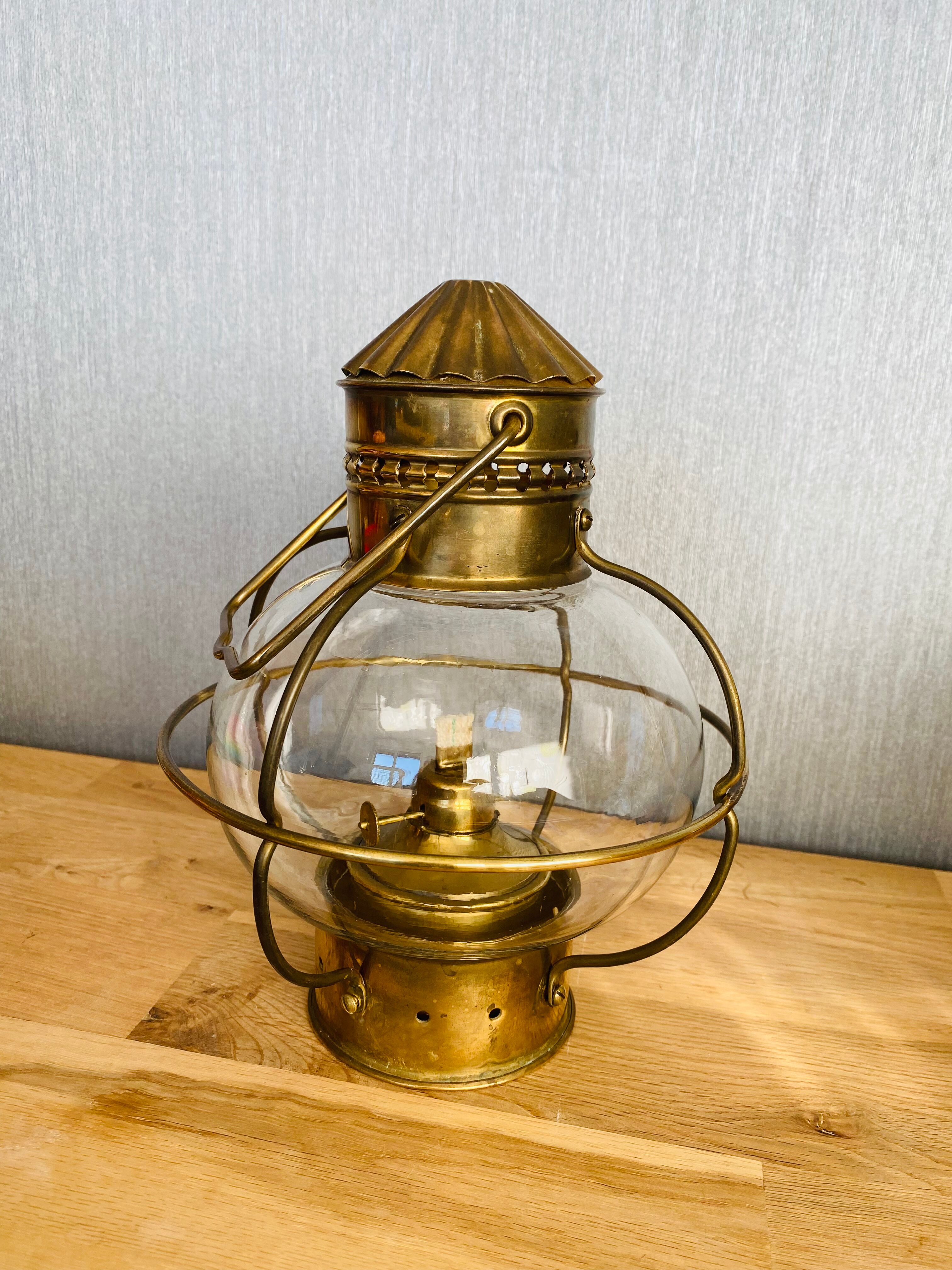 Marine kerosene lamp