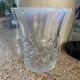 Vase en verre irisé bleu