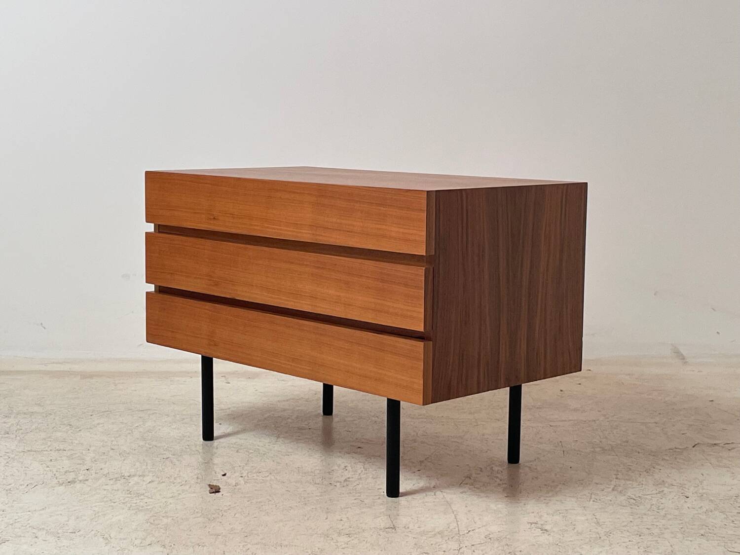 Pair of teak chests of drawers from the 1950s.