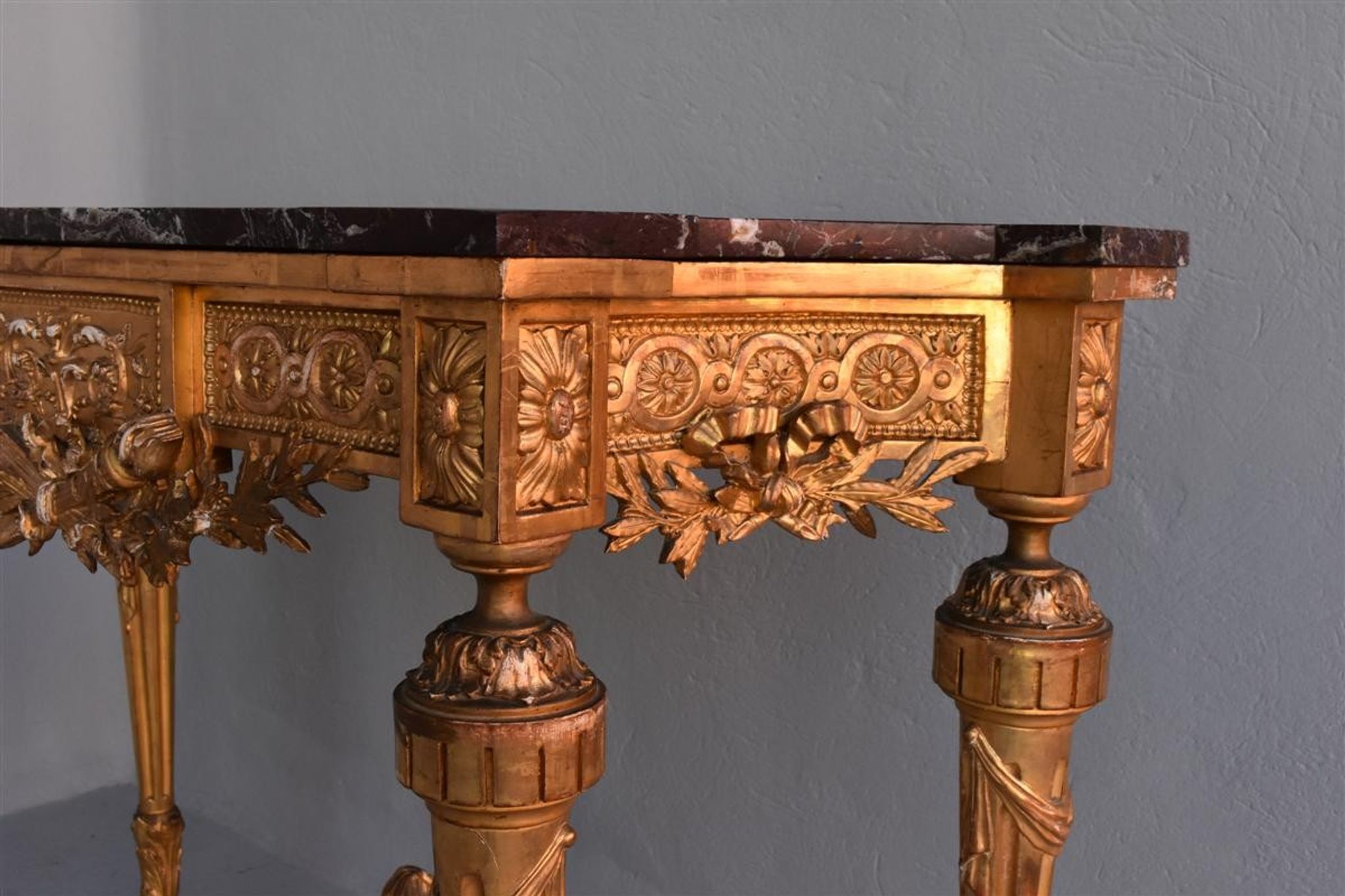 Console époque XIXème bois et stuc doré de style Louis XVI