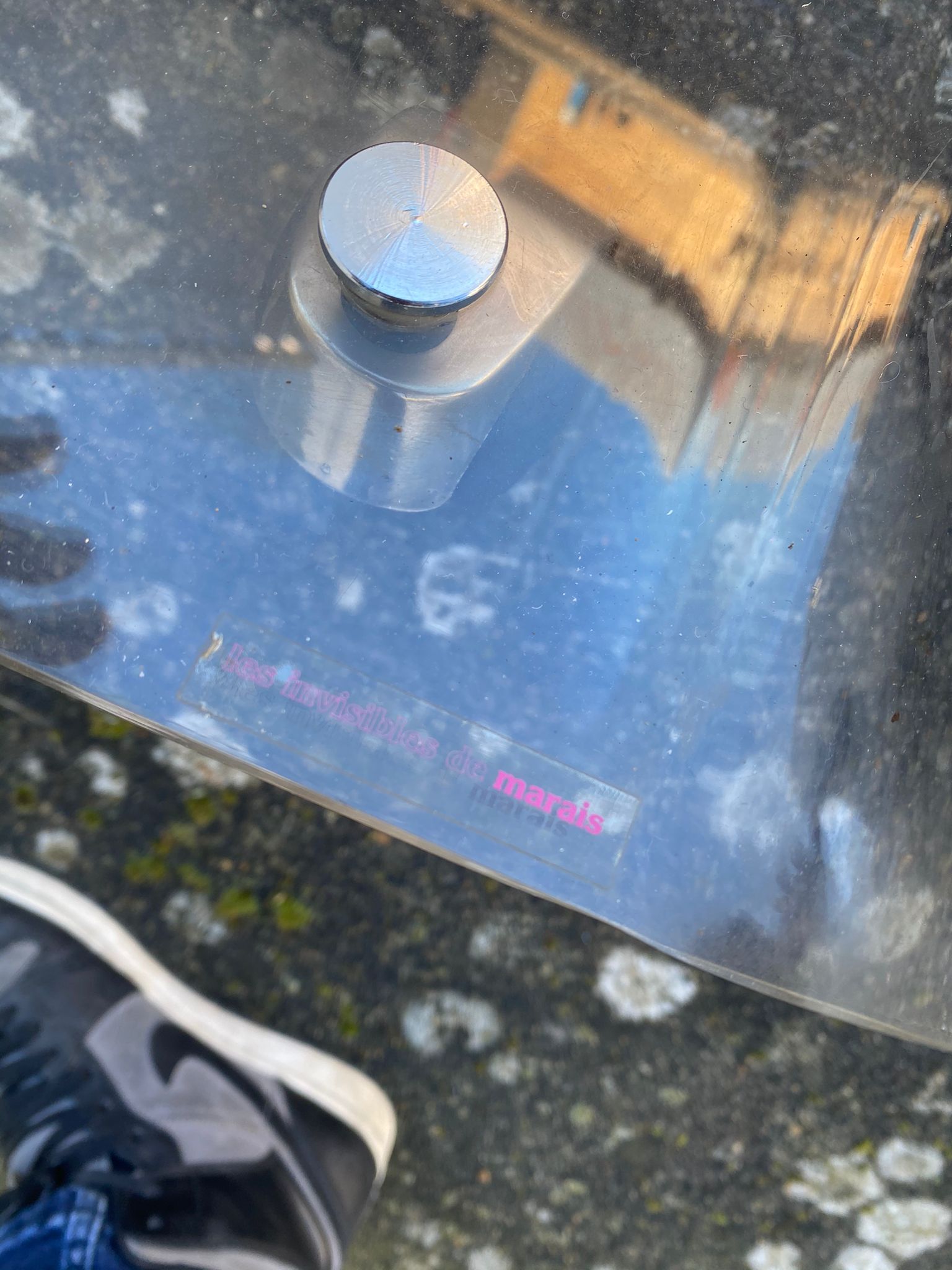 Table basse plexiglas les invisibles du marais