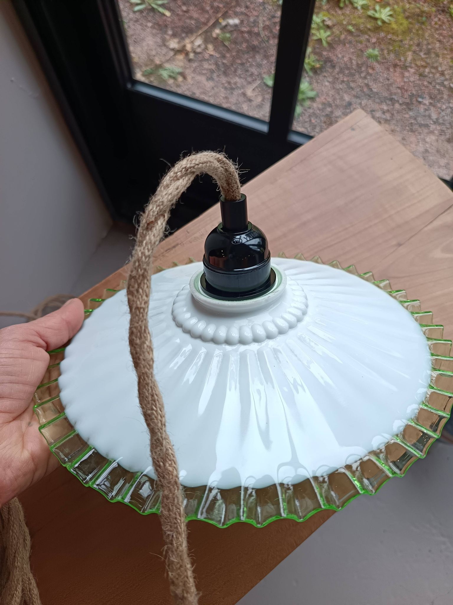 Portable lamp with green and white glass suspension