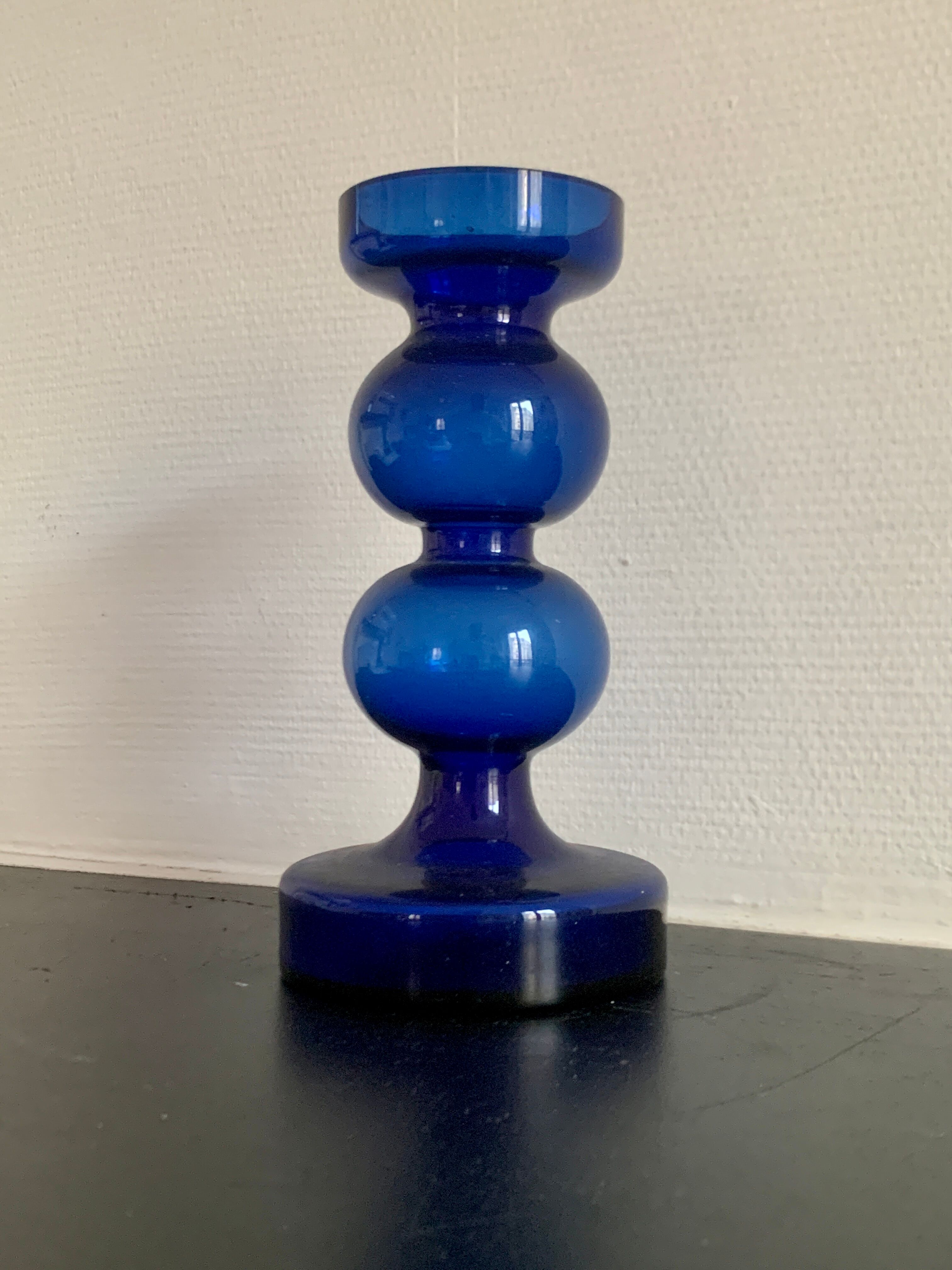 Vase bleu en verre vintage 1970