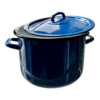 Vintage pot in enamelled sheet metal