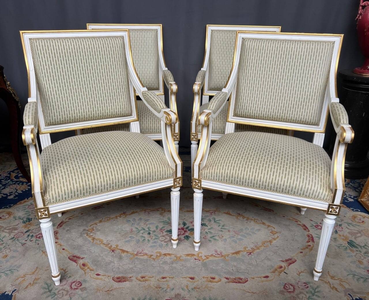Classic Louis XVI armchairs. Solid wood.