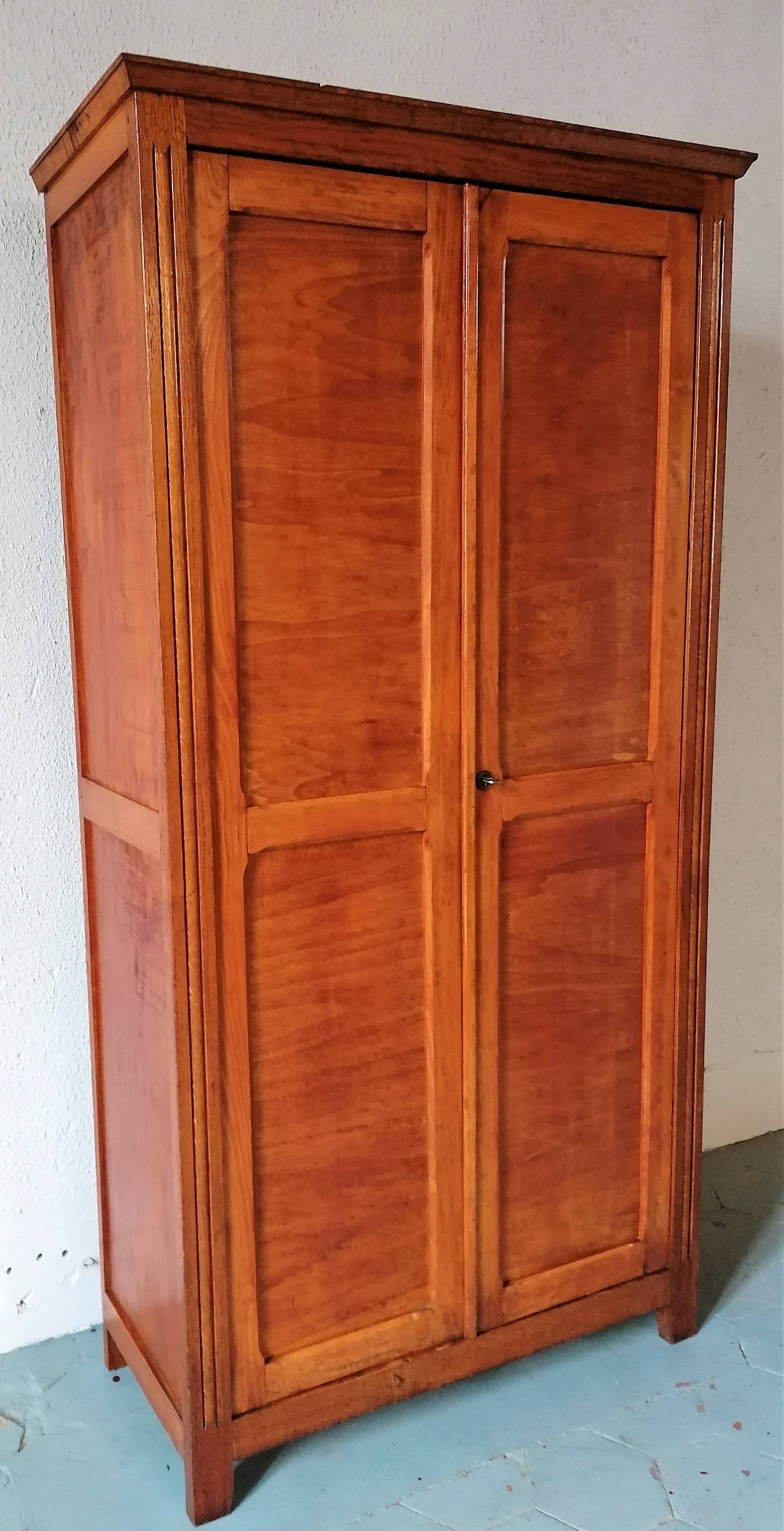 Armoire parisienne