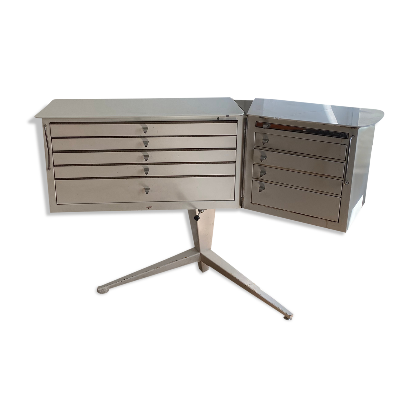 Gallus dentist furniture by Pininfarina 1960s