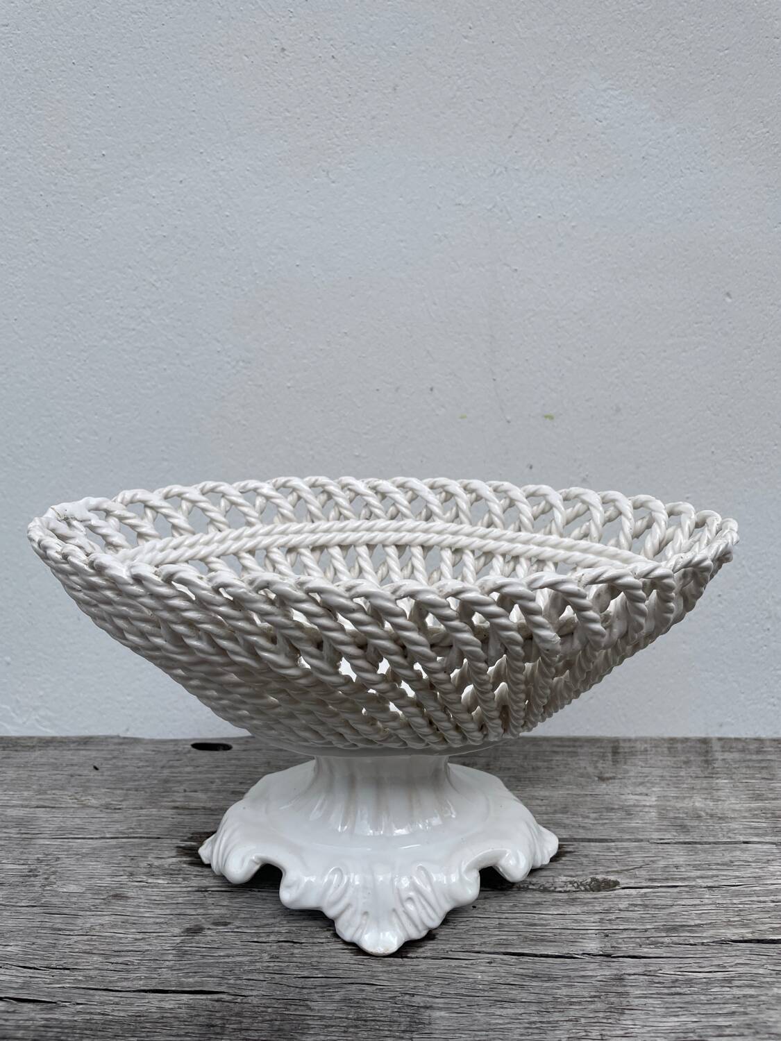 White woven ceramic fruit bowl