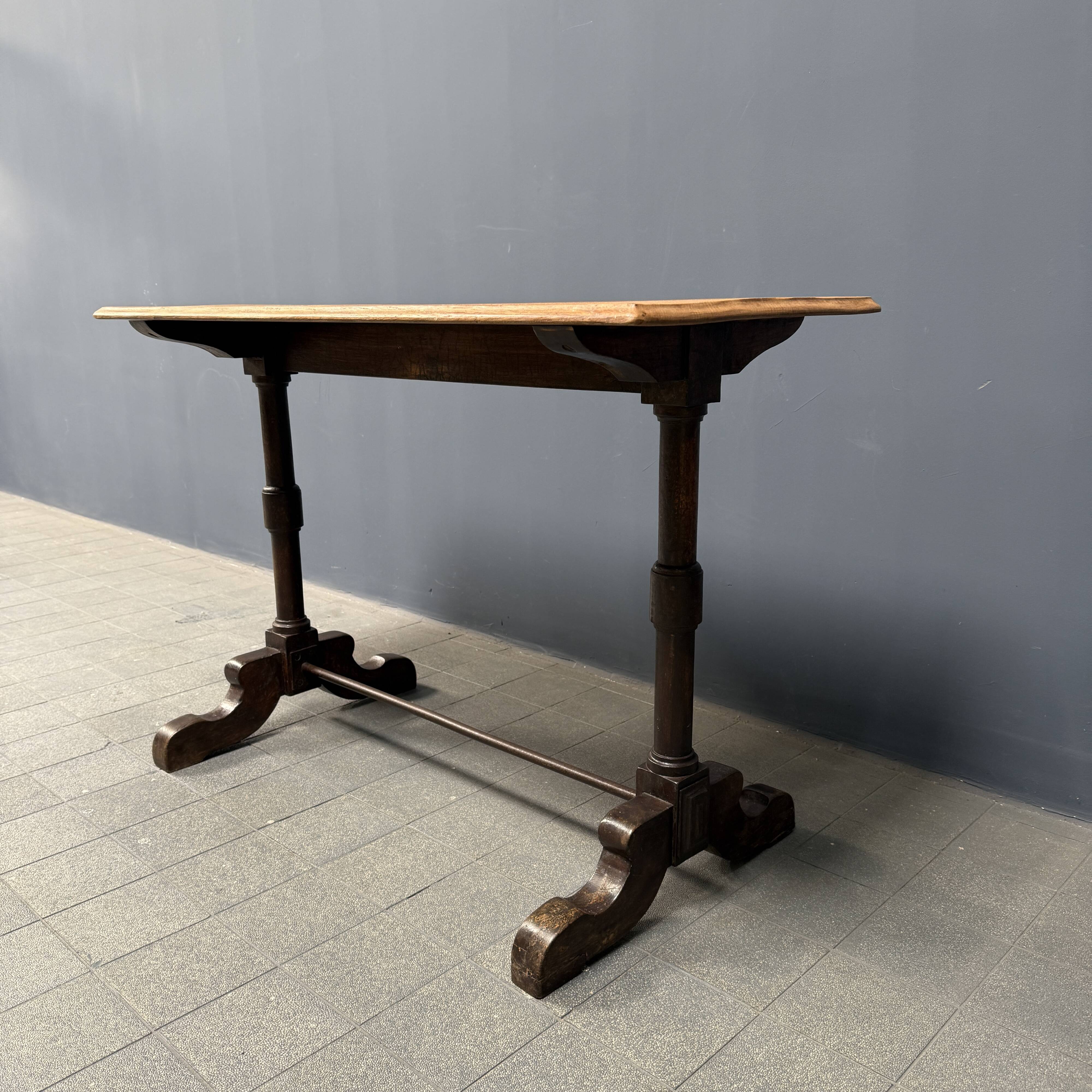 Table de bistrot ancienne française avec plateau en bois d'orme clair