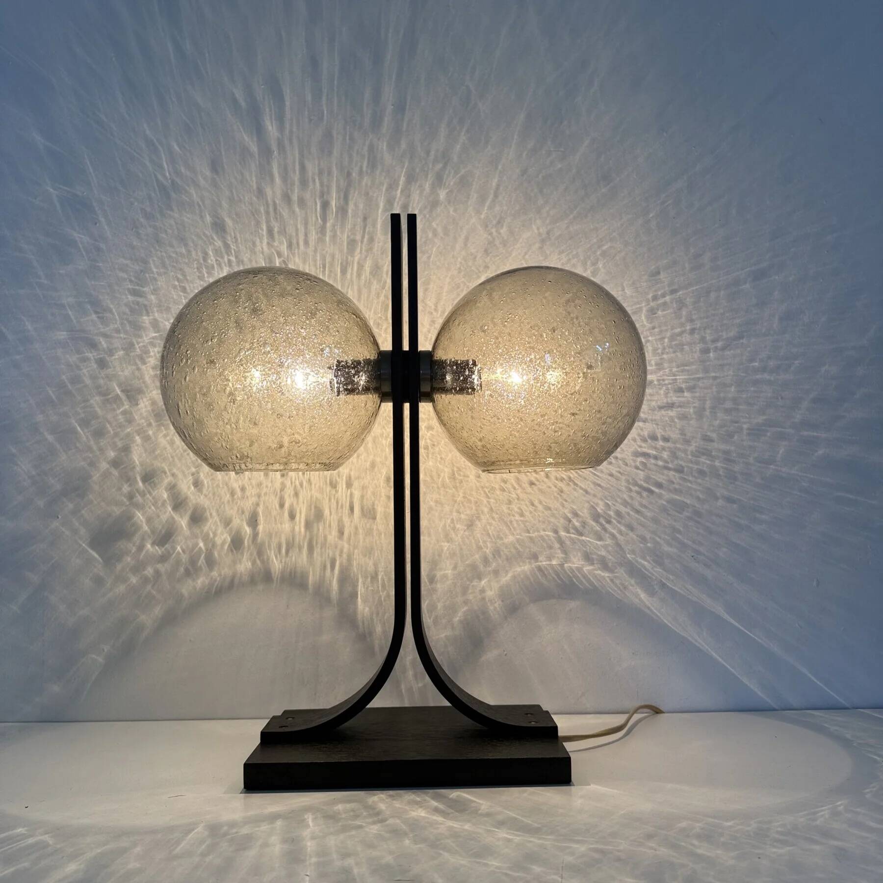 Lampe de table Temde Leuchten avec des sphères en contreplaqué et en verre, années 1970.