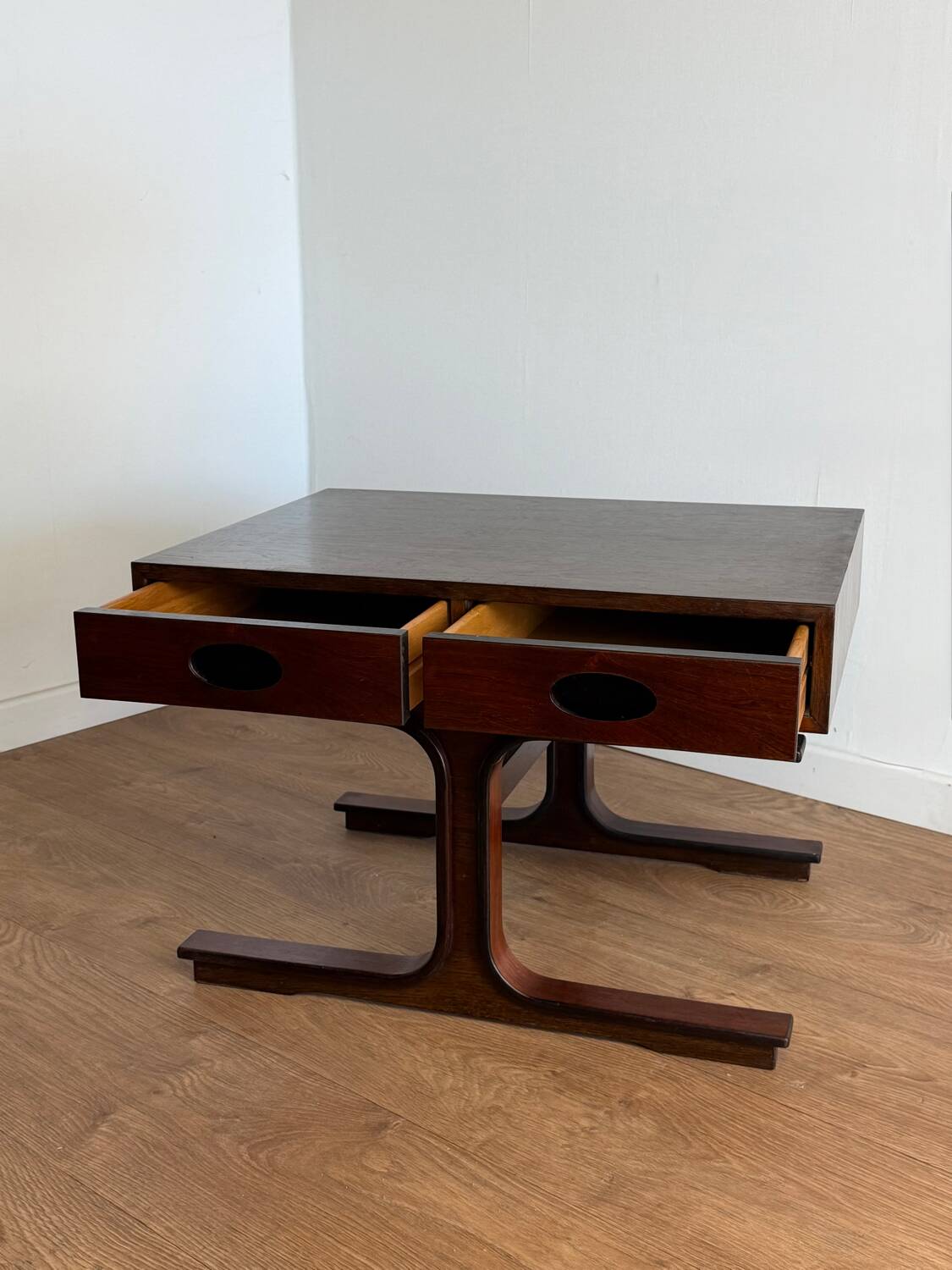 Coffee table / side table by Gianfranco Frattini for Bernini – Italy