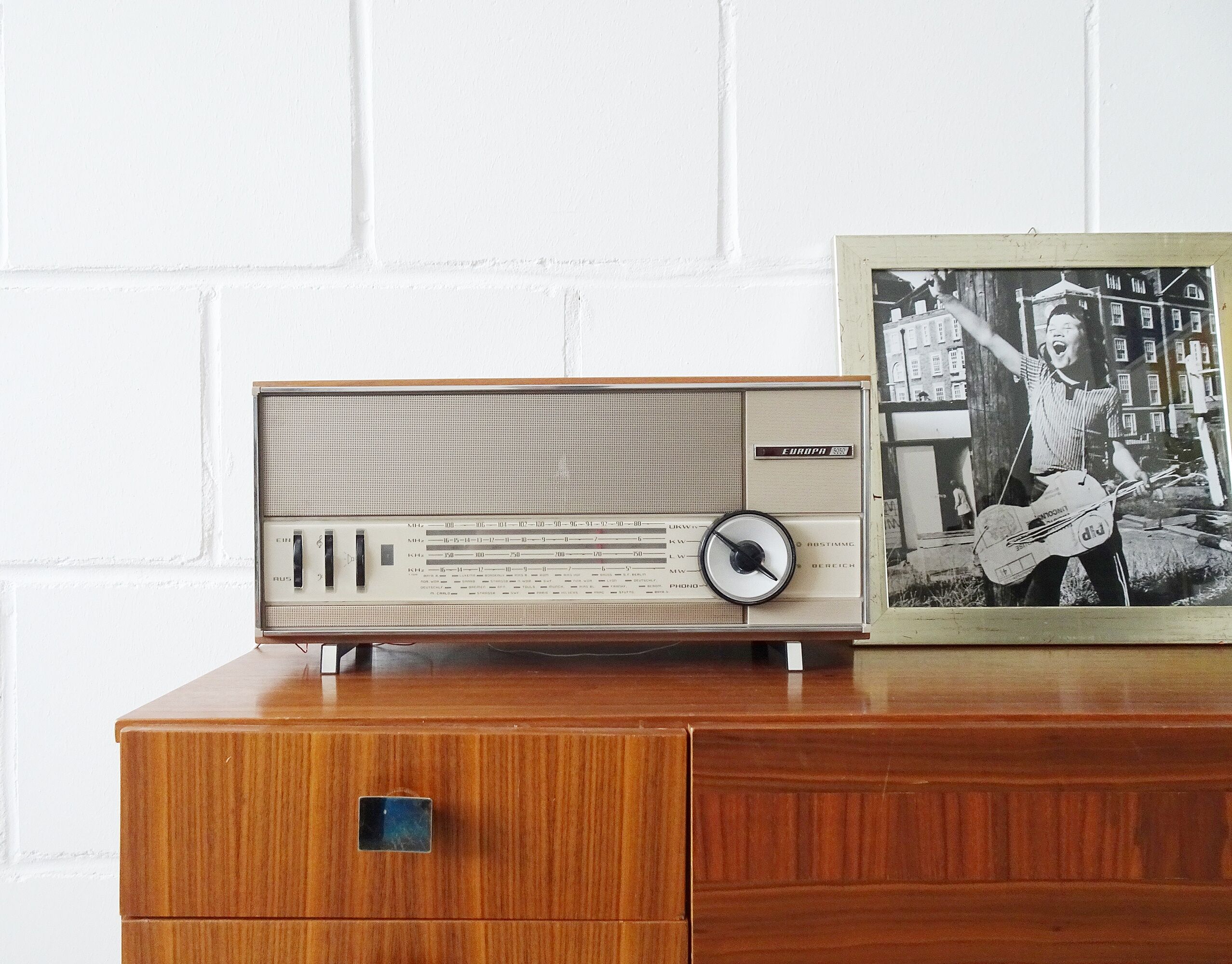 Mid century radio, tube radio europa 3030 with wood paneling