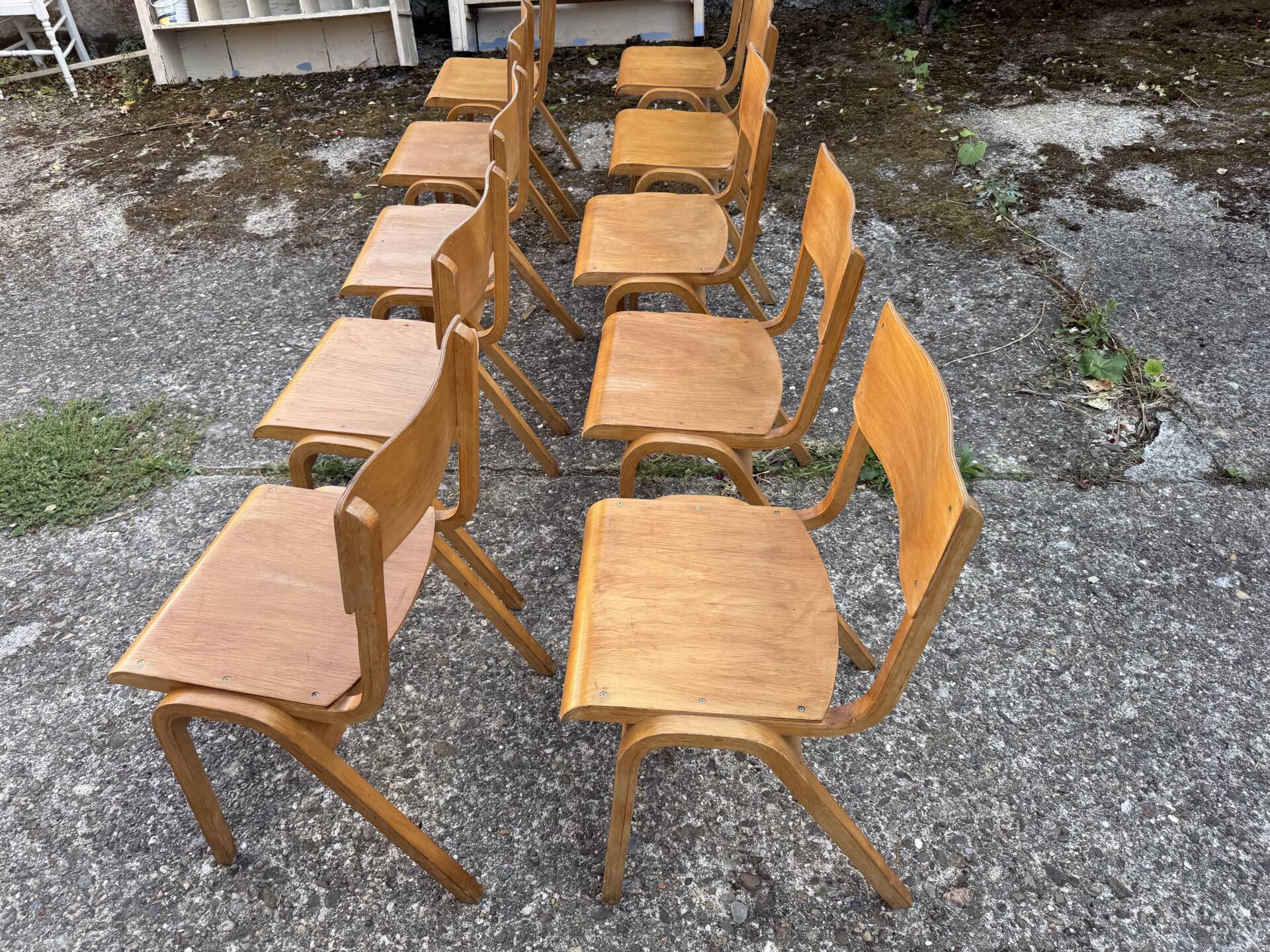 Lot de 50 chaises bistrot empilables vintage 