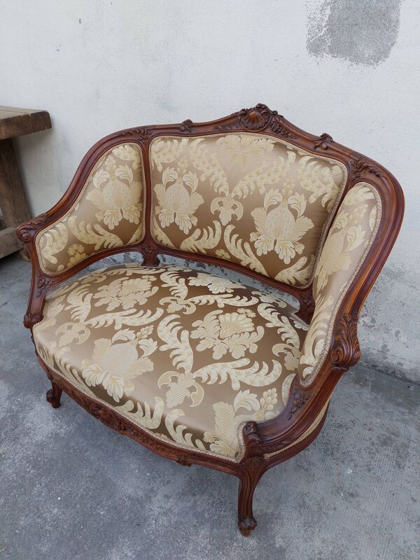 Fauteuil bergère louis XV en Noyer sculpté