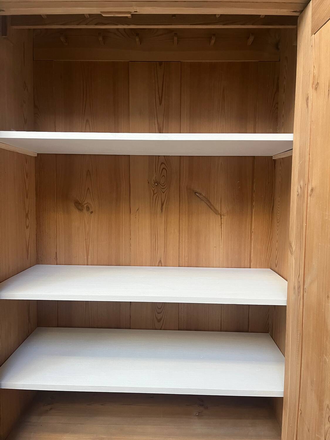 Armoire anglaise en pin, restaurée