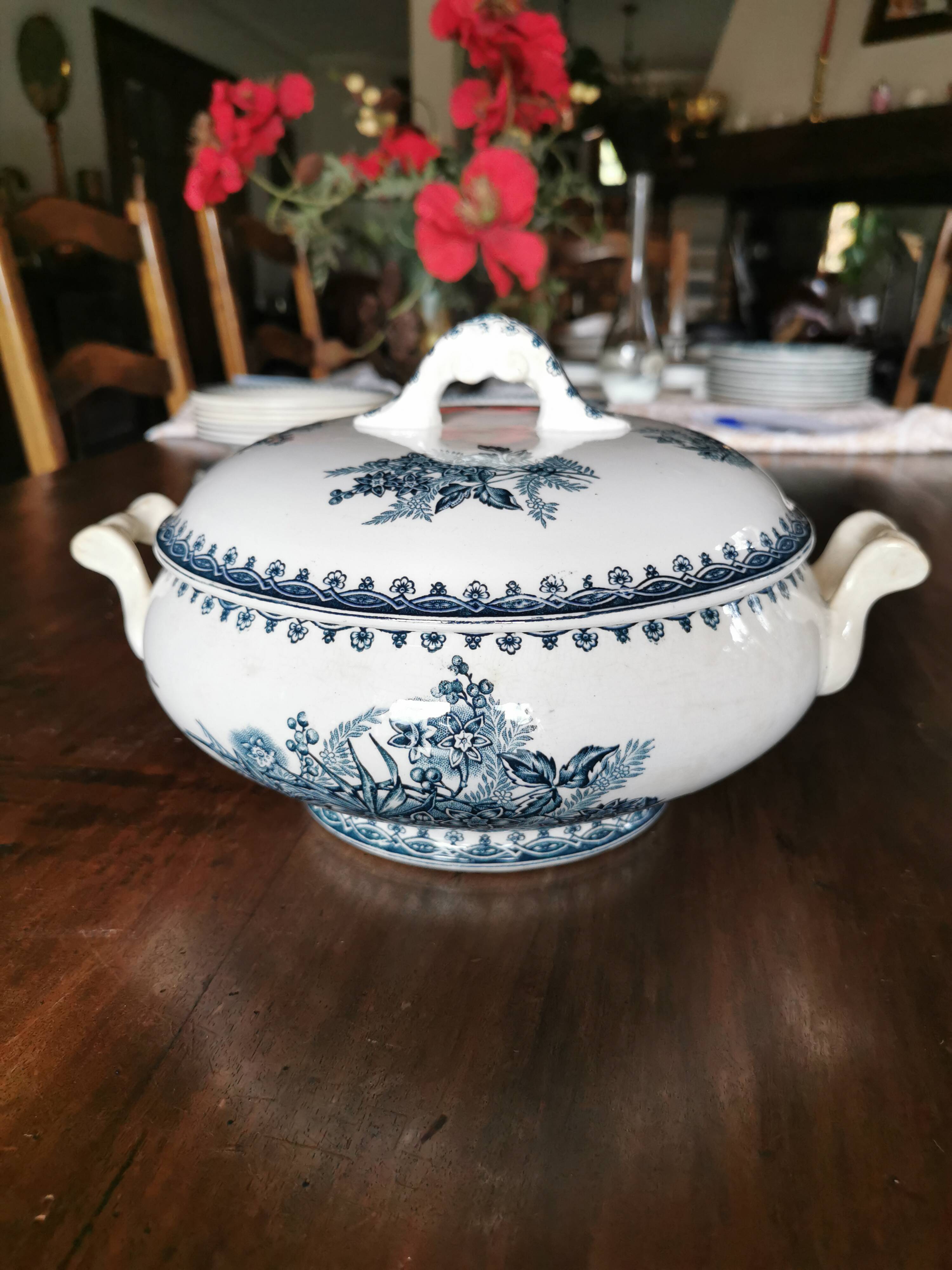 Old tureen Ste Amandinoise