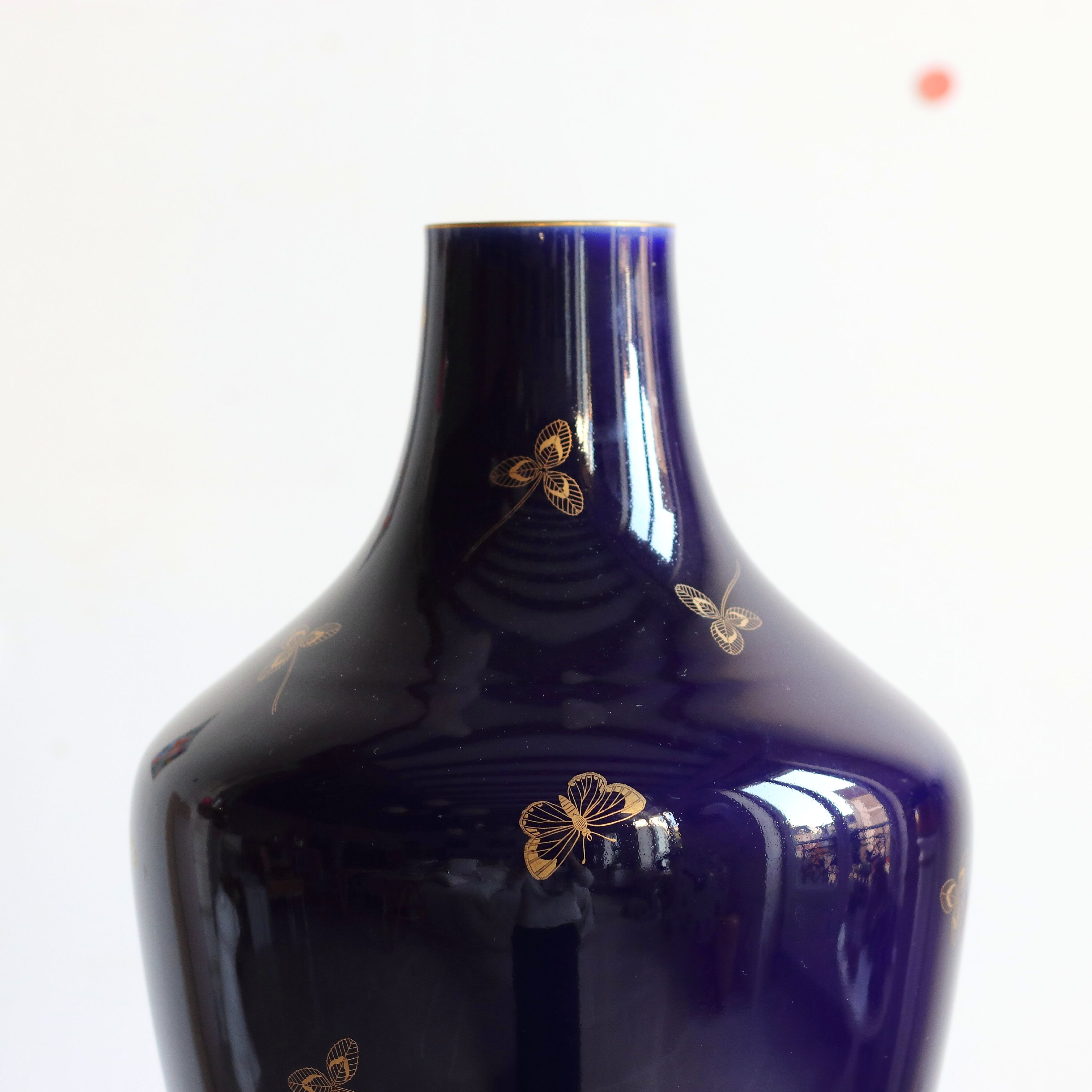 Vase in blue porcelain of Sèvres early twentieth century, 48 cm