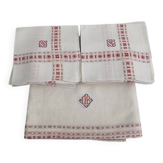 antique red and white table service "DB" tablecloth 1.55m x 2.20m and its 12 napkins