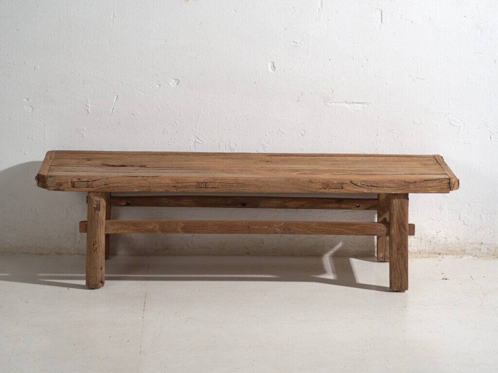 Table basse ancienne en bois de pin – Chine, circa 1930