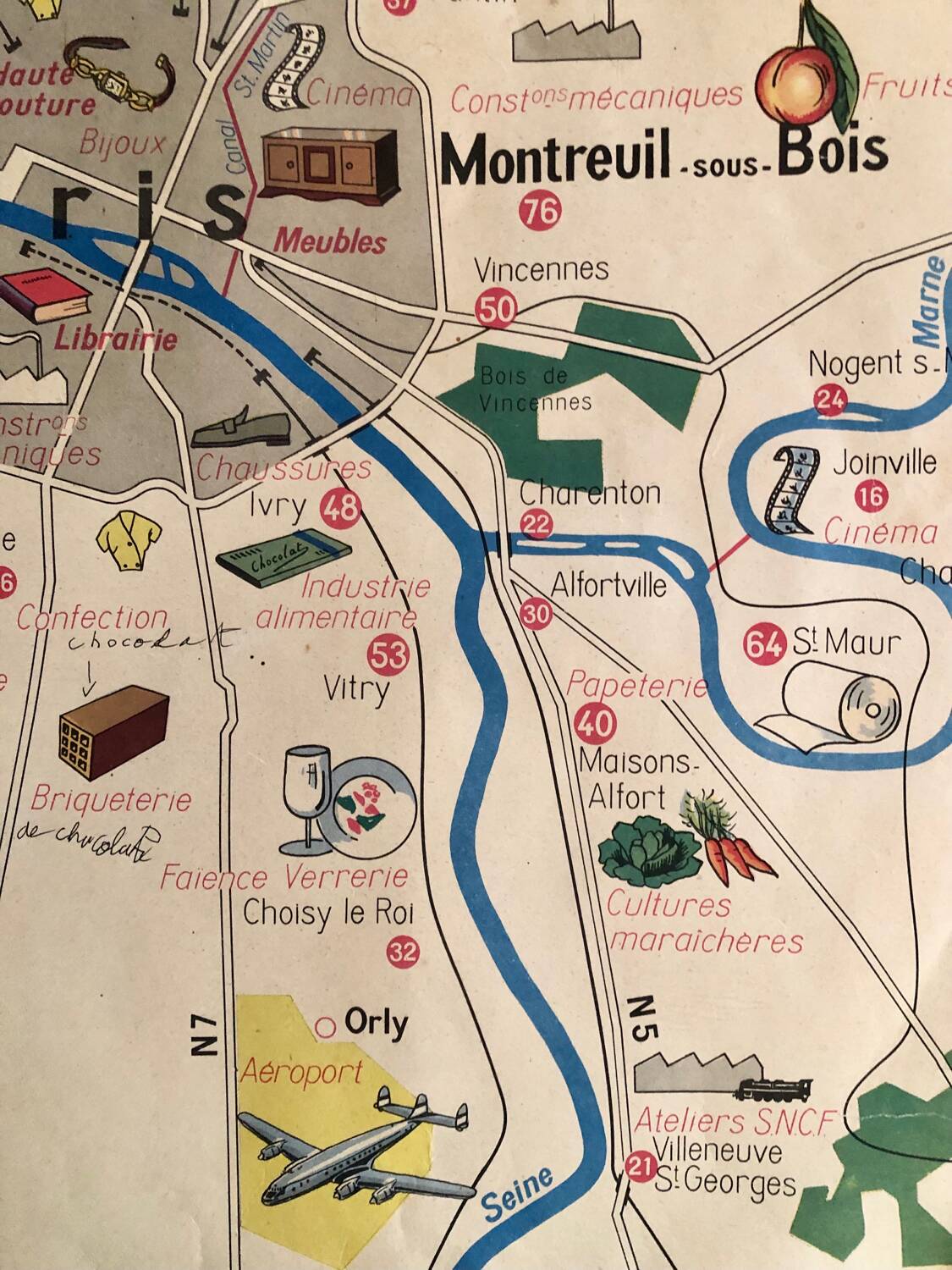 Old school map of Paris