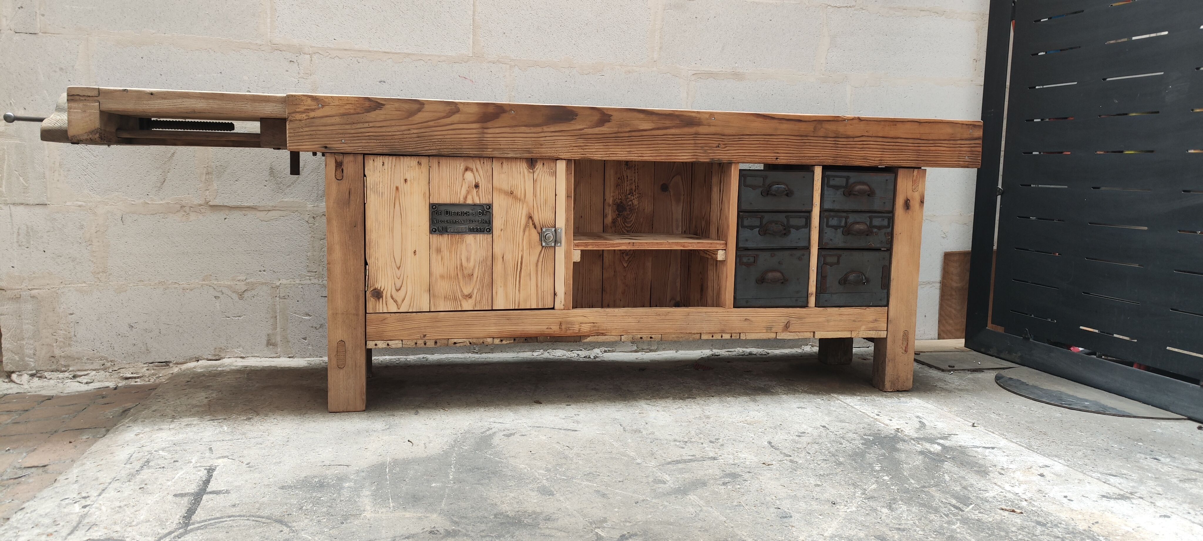 Carpenter's workbench