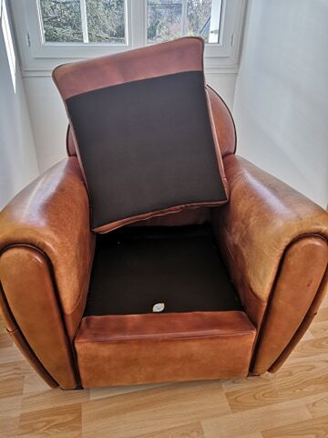 Tawny vintage leather club chair