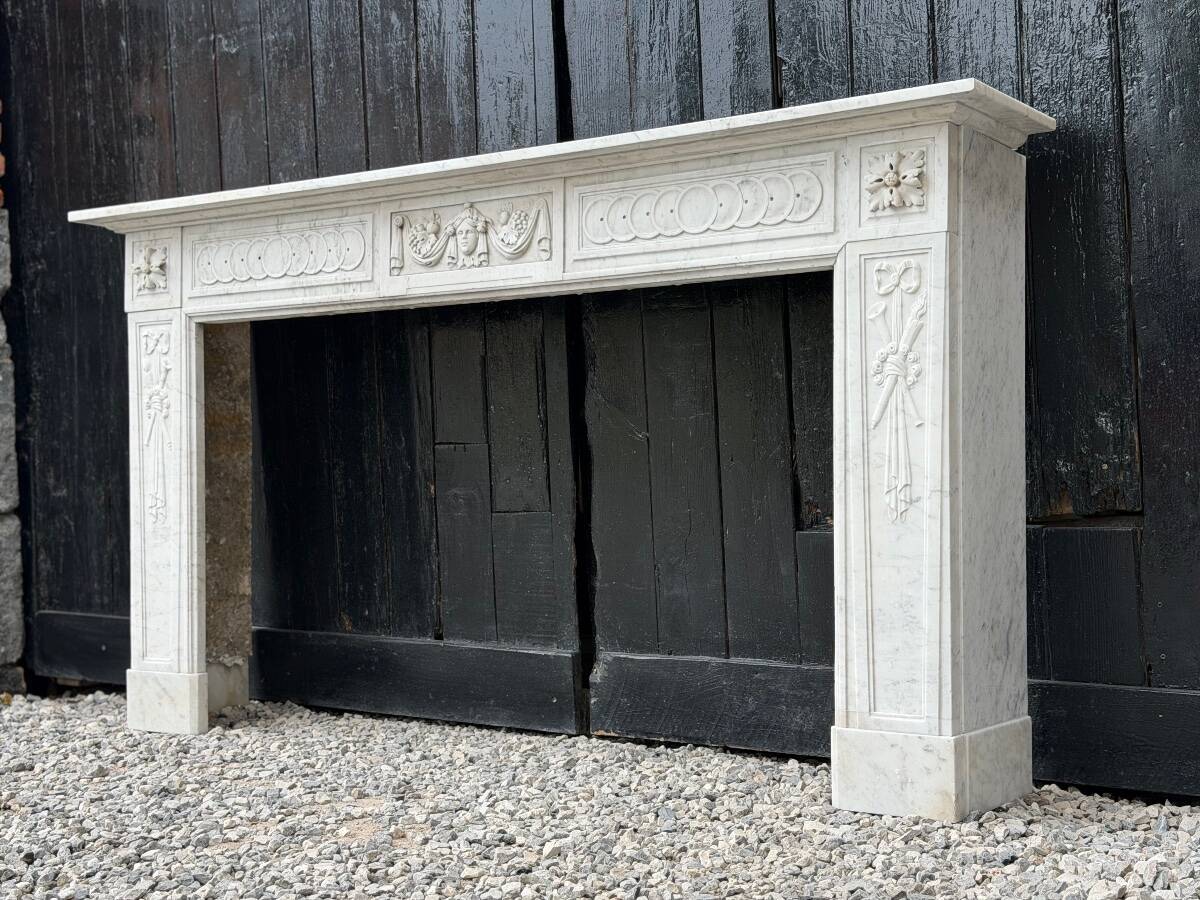 Louis XVI fireplace in Carrara marble, 18th century