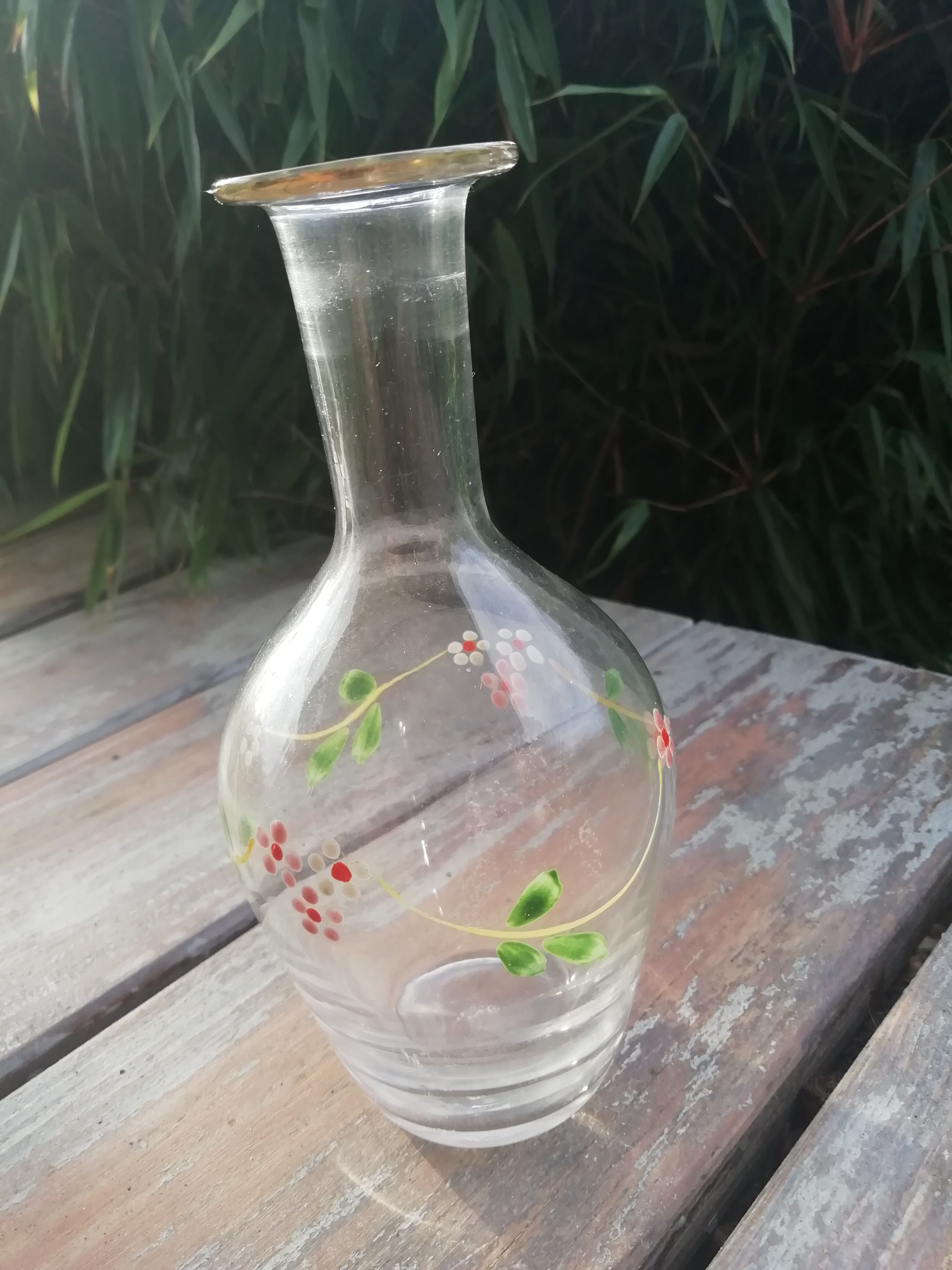 Carafe enamelled décor