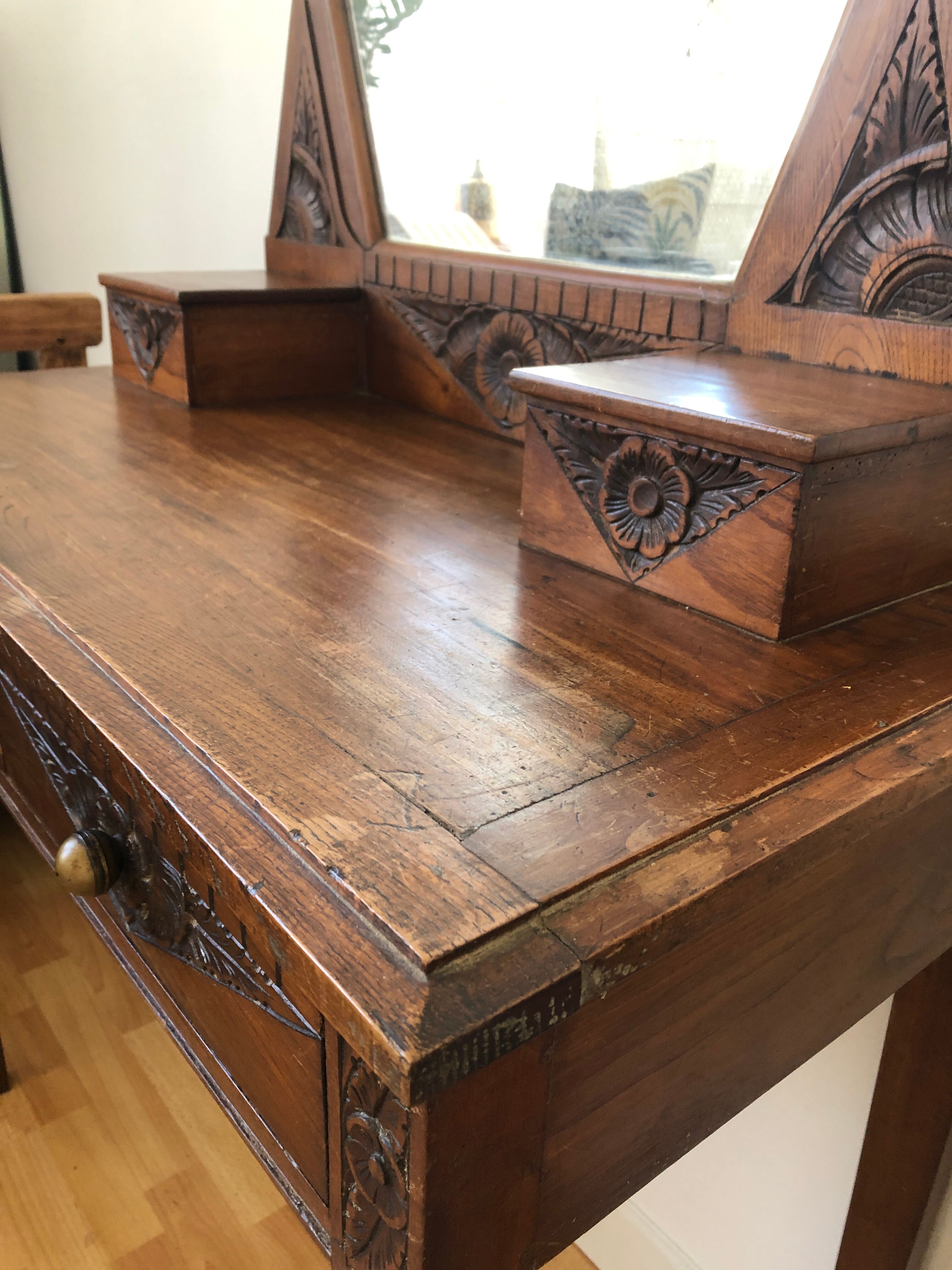 Art Deco style hairdresser