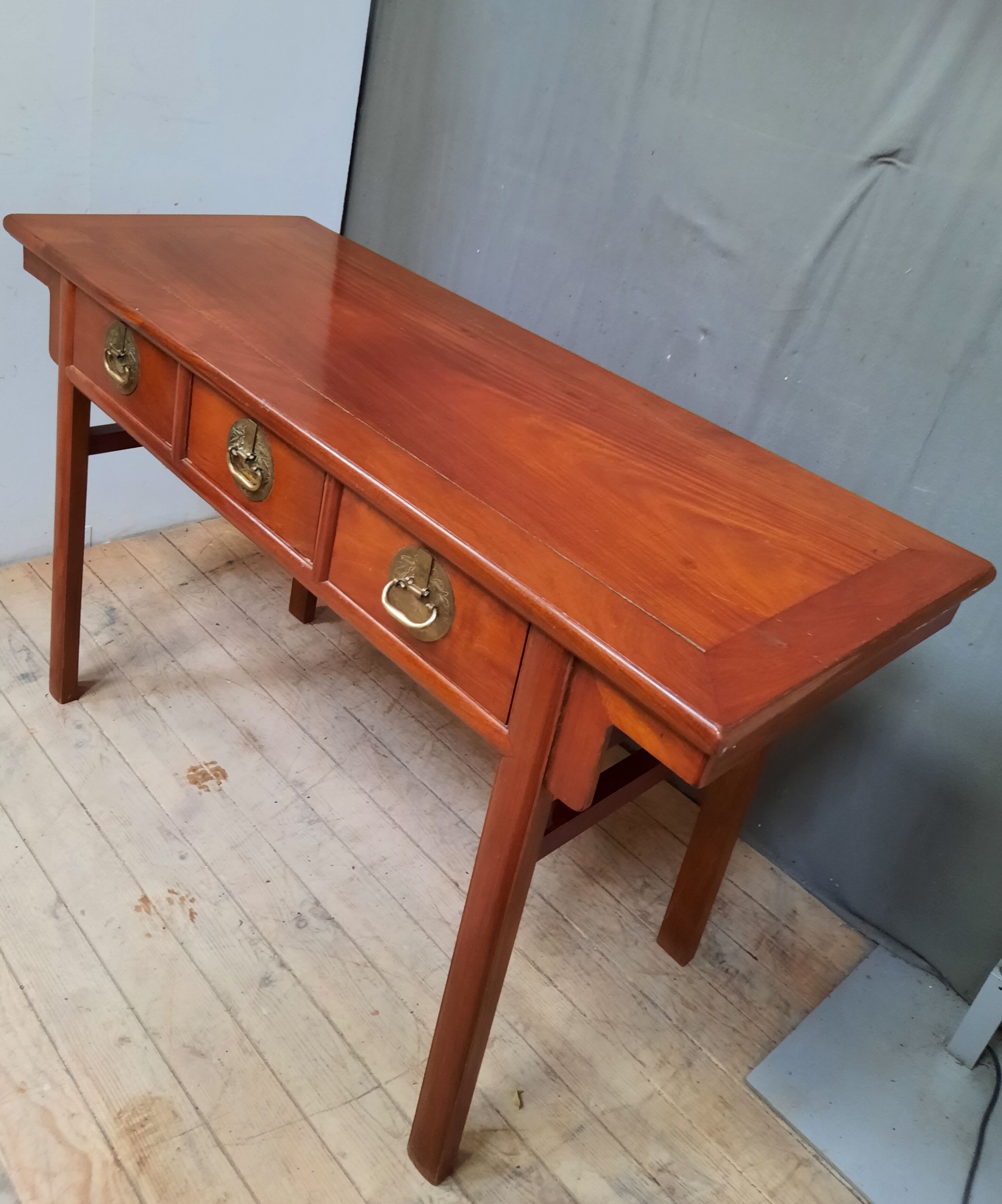 Extreme orient red console