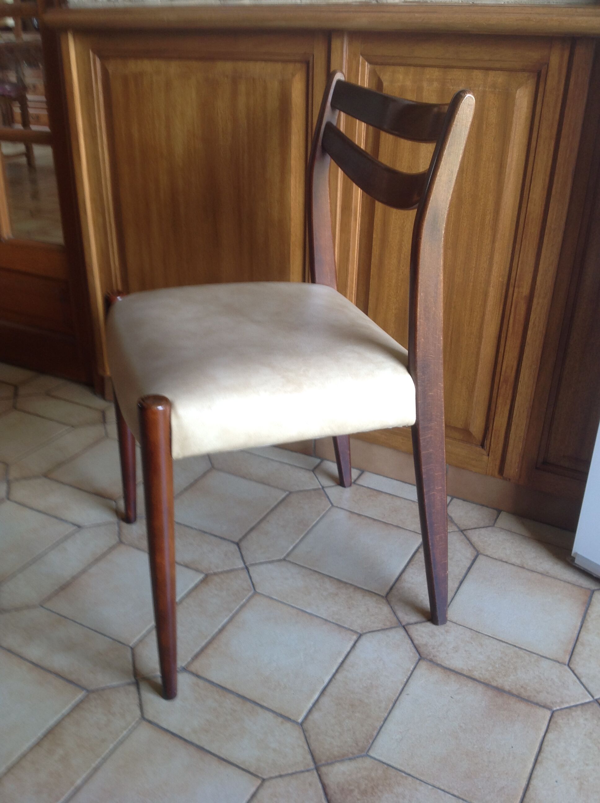 4 scandinavian style chairs