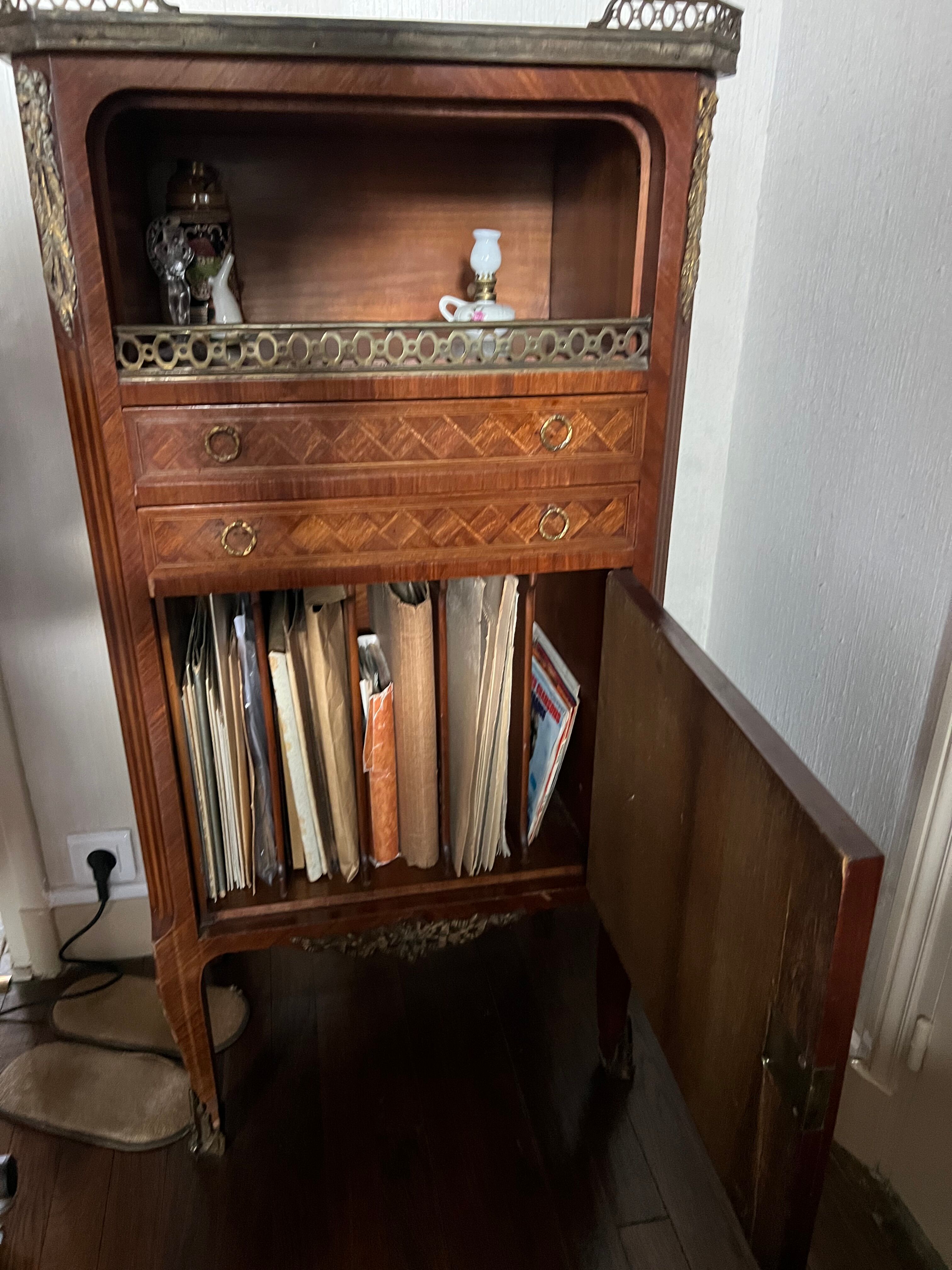 Chest of drawers in marquetry and bronze
