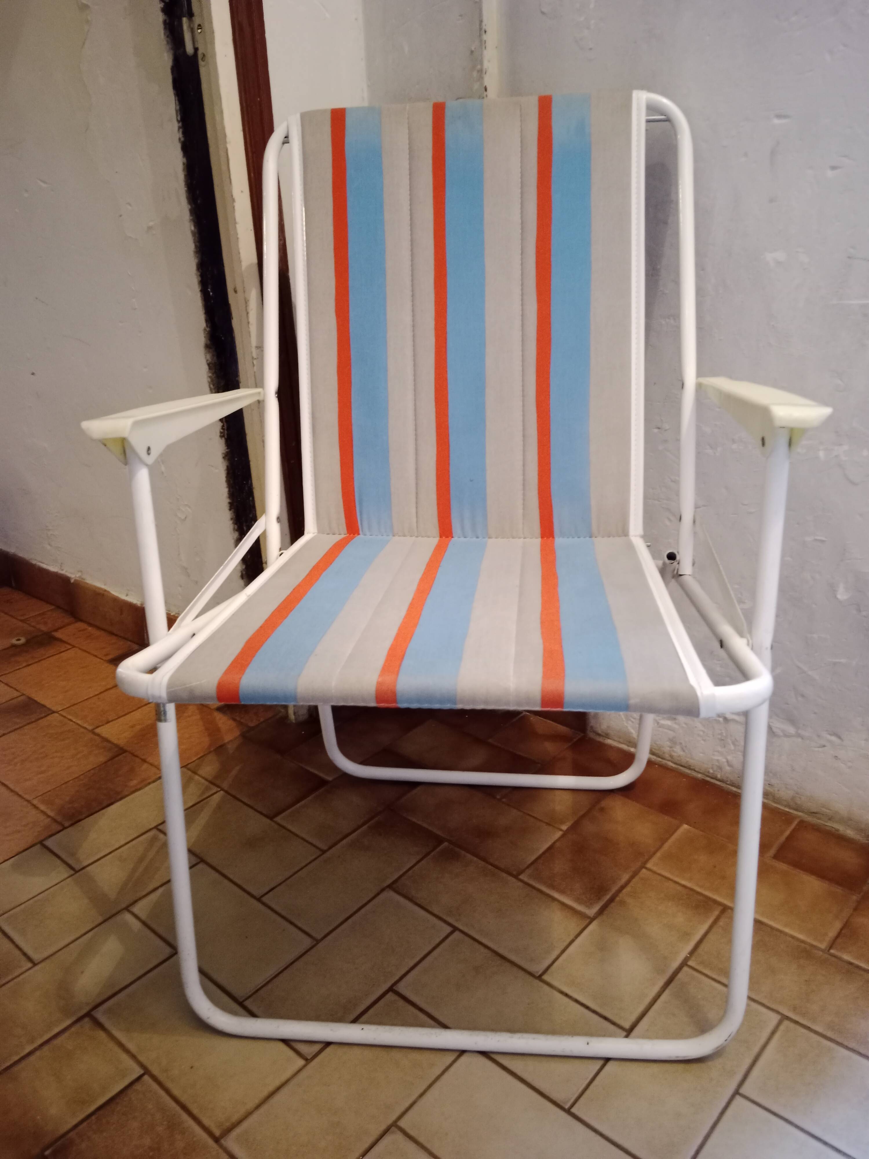 90s folding chair