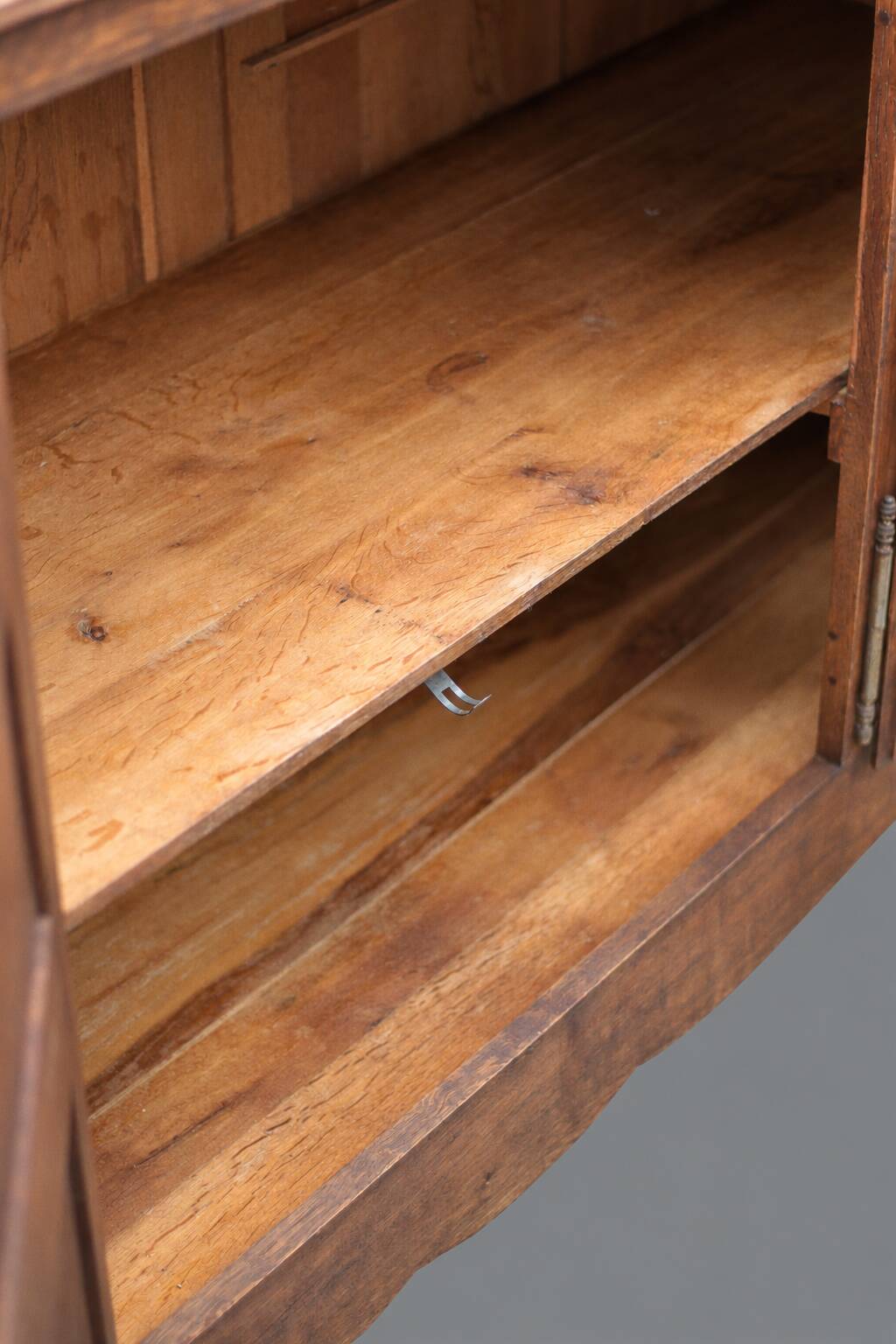 Sideboard or buffet in the Dudouyt style, made of solid oak wood.