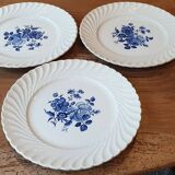 3 assiettes plates  KG Lunéville à fleurs bleues