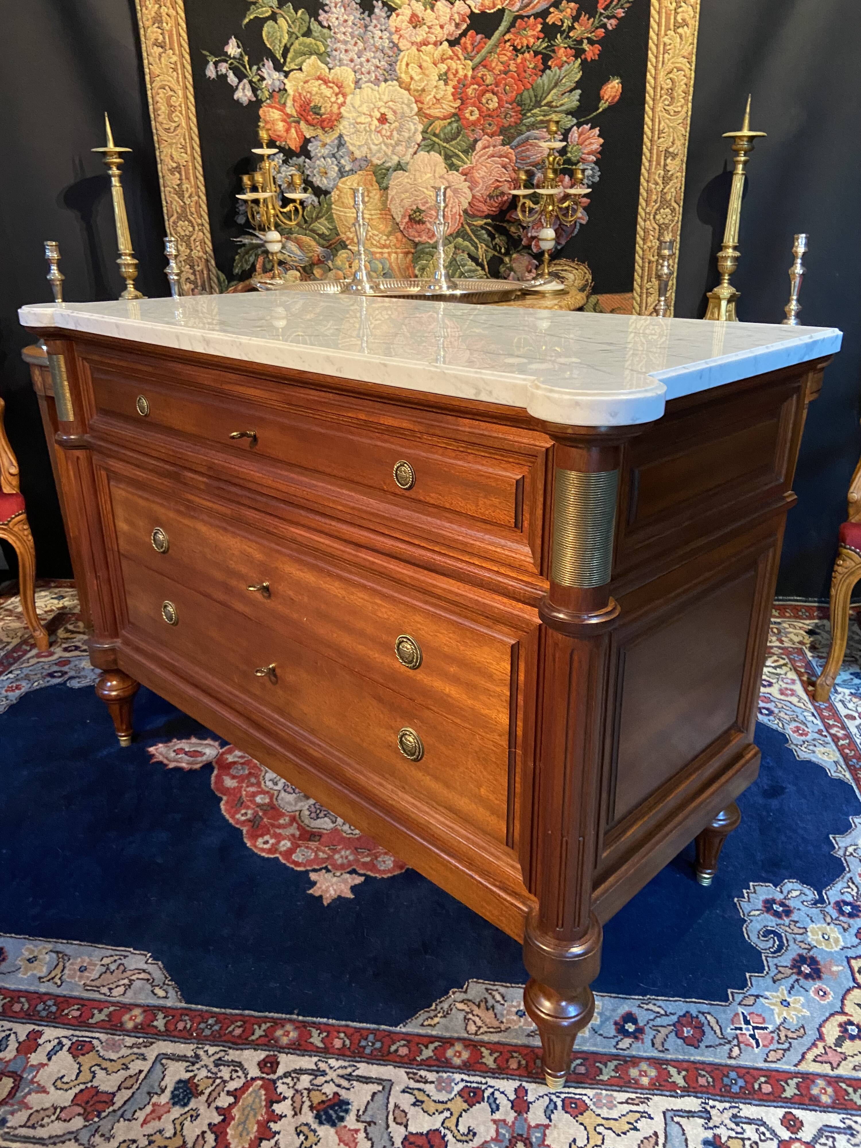 3-drawer chest of drawers in solid mahogany with white marble top in Louis XVI style