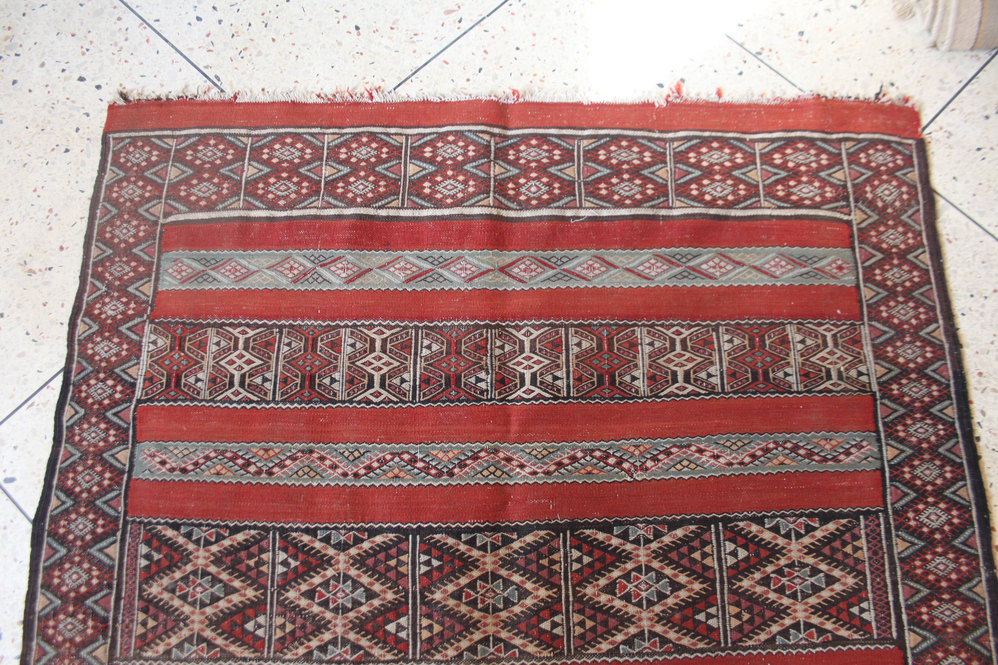 Former killim of the 1930 - 126 x 207 cm