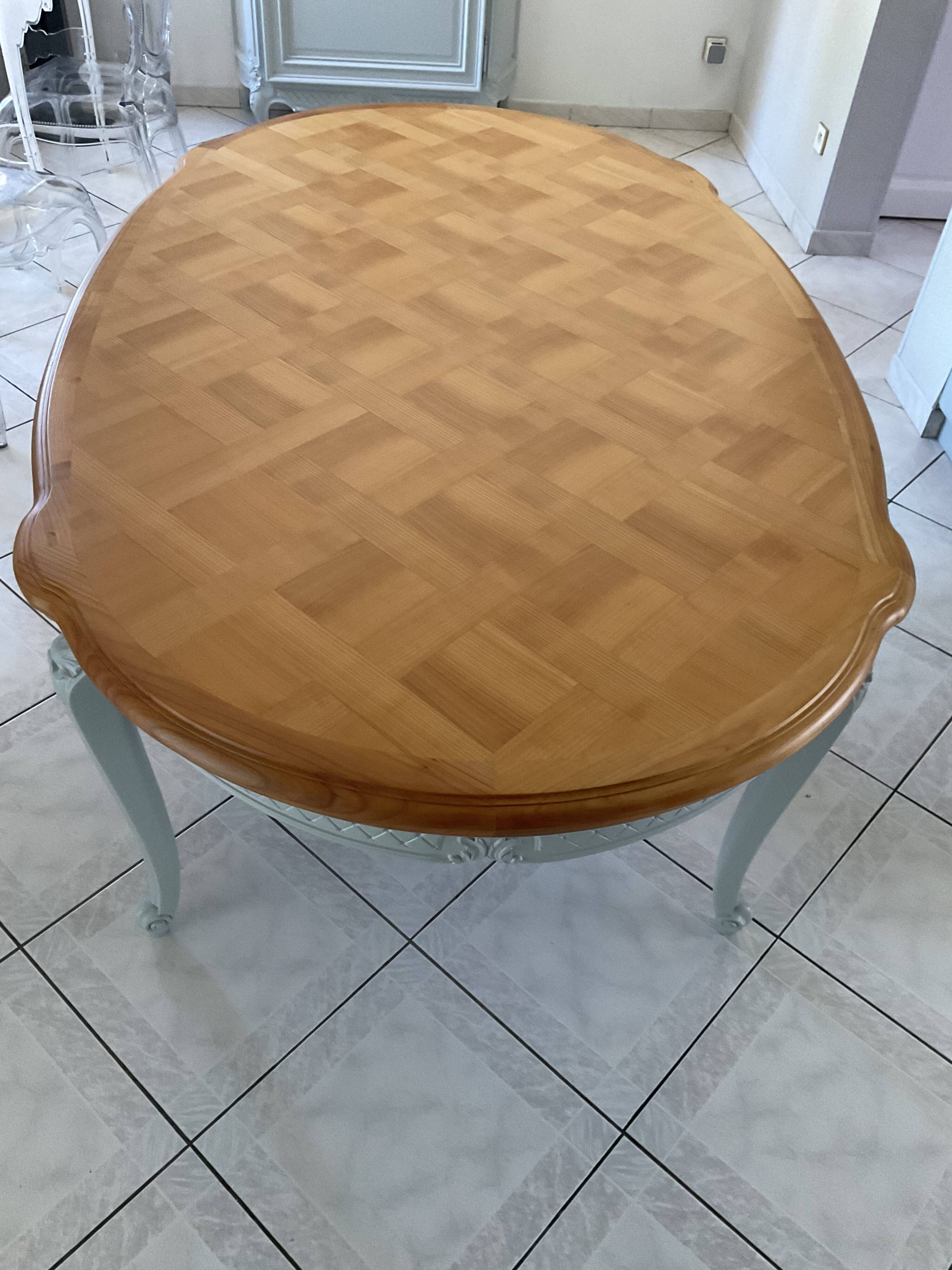 Oval Louis XV table in solid cherry wood, patinated in Gustavian grey.