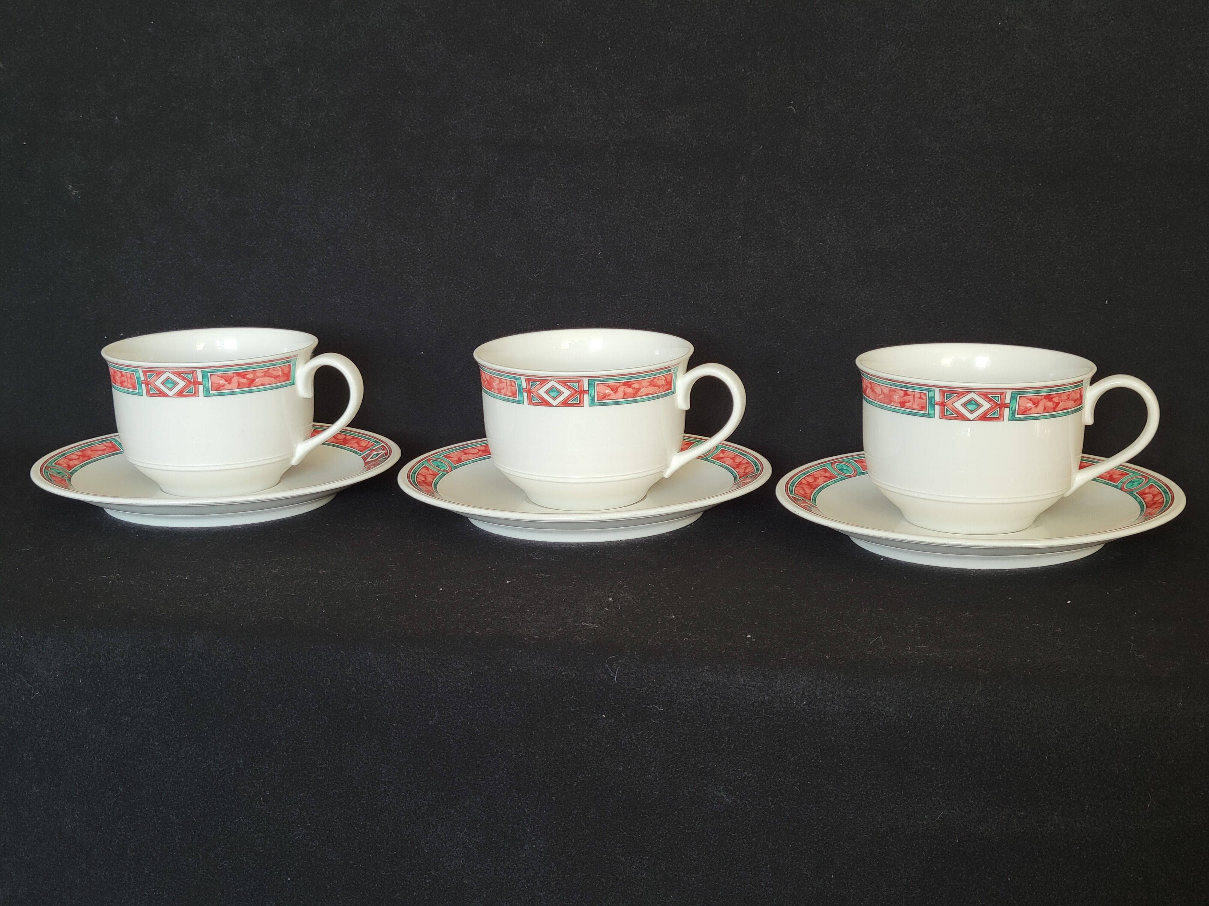 3 tasses à thé / chocolat and 3 soucoupes Villeroy & et Boch Rialto