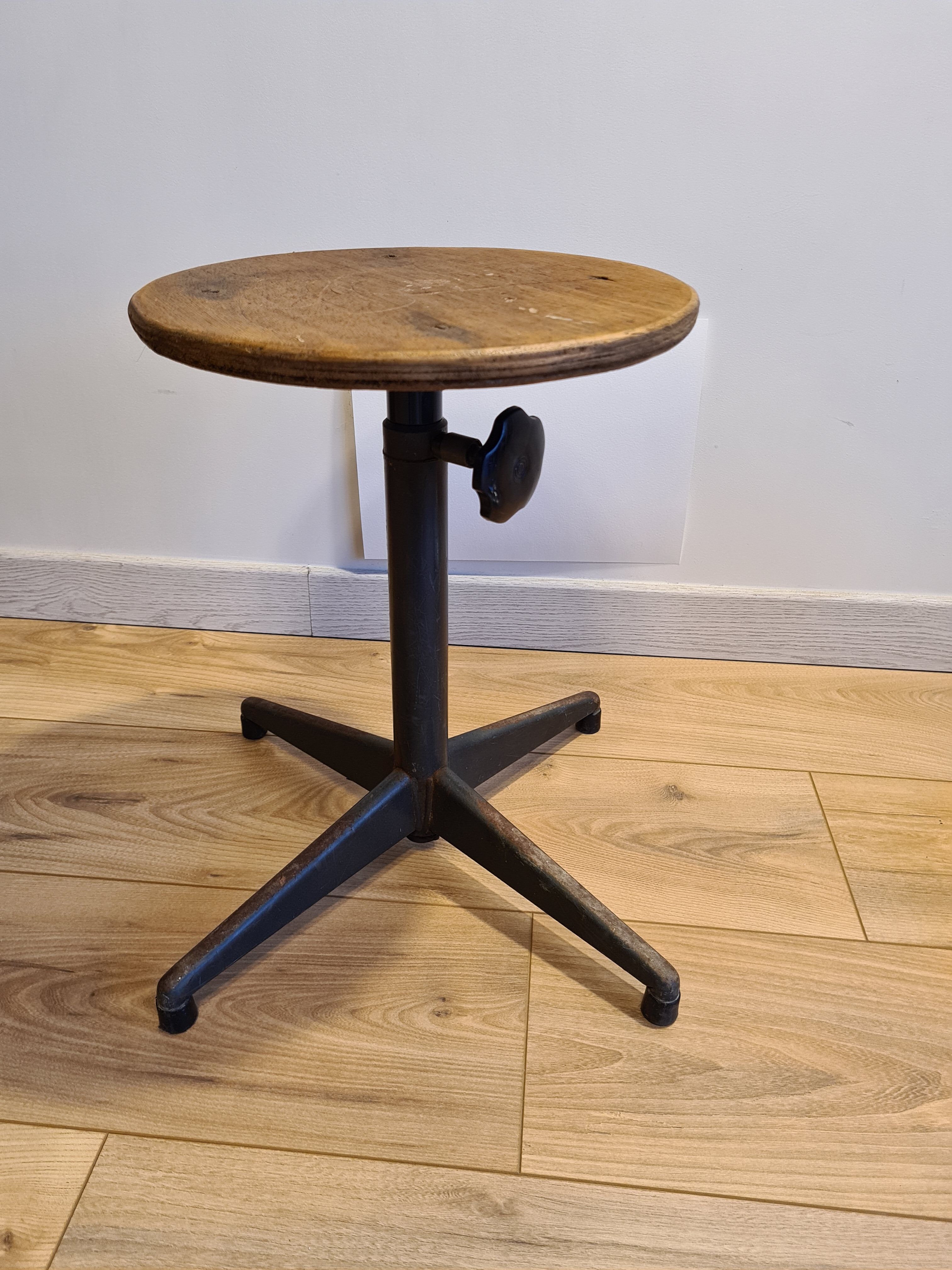 Vintage industrial workshop tabouret