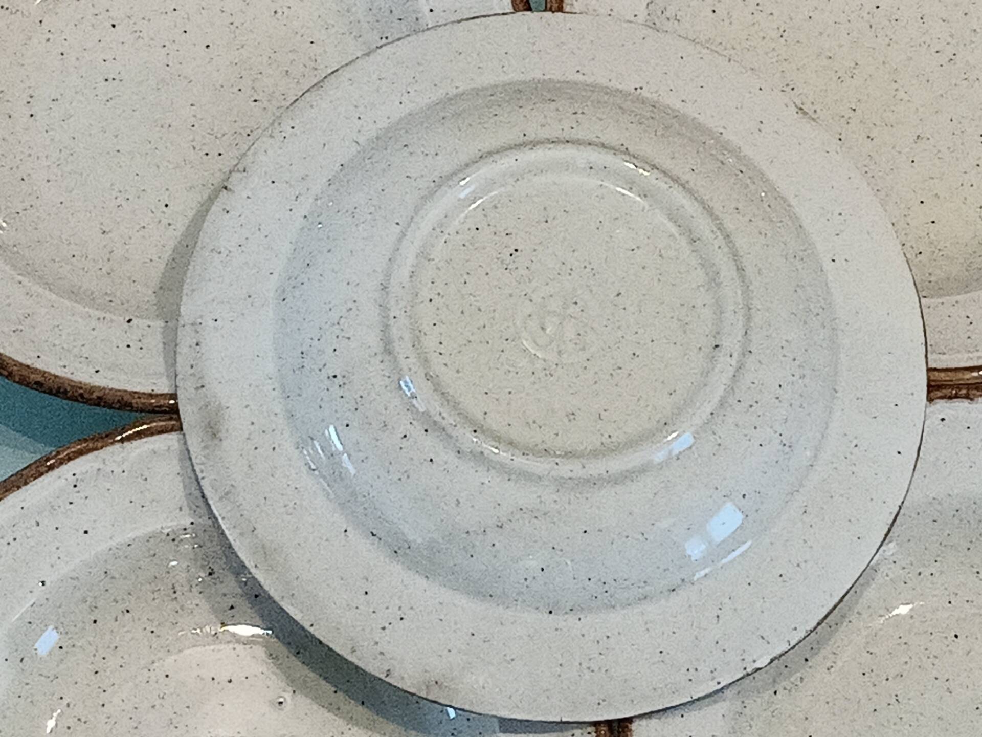 Lot de 5 assiettes vintage en céramique mouchetée –