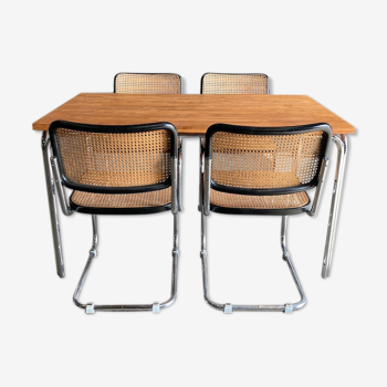 Ensemble 4 chaises Breuer S32/B32 et une table plateau acacia aux pieds en tube inox