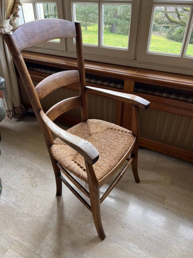 Fauteuil rustique en bois et paille