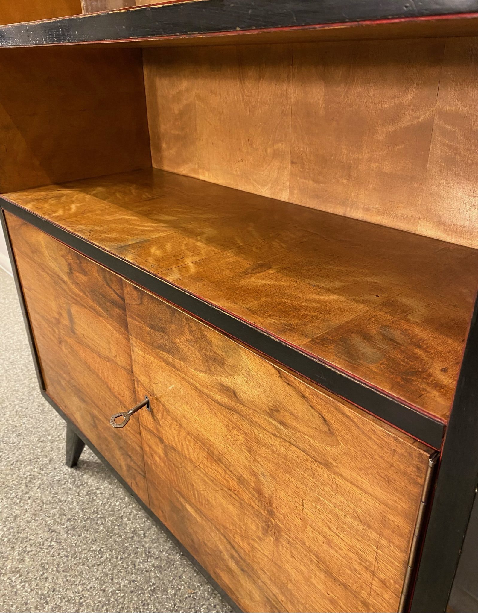 Bibliothèque plaquée noyer vintage, années 1960